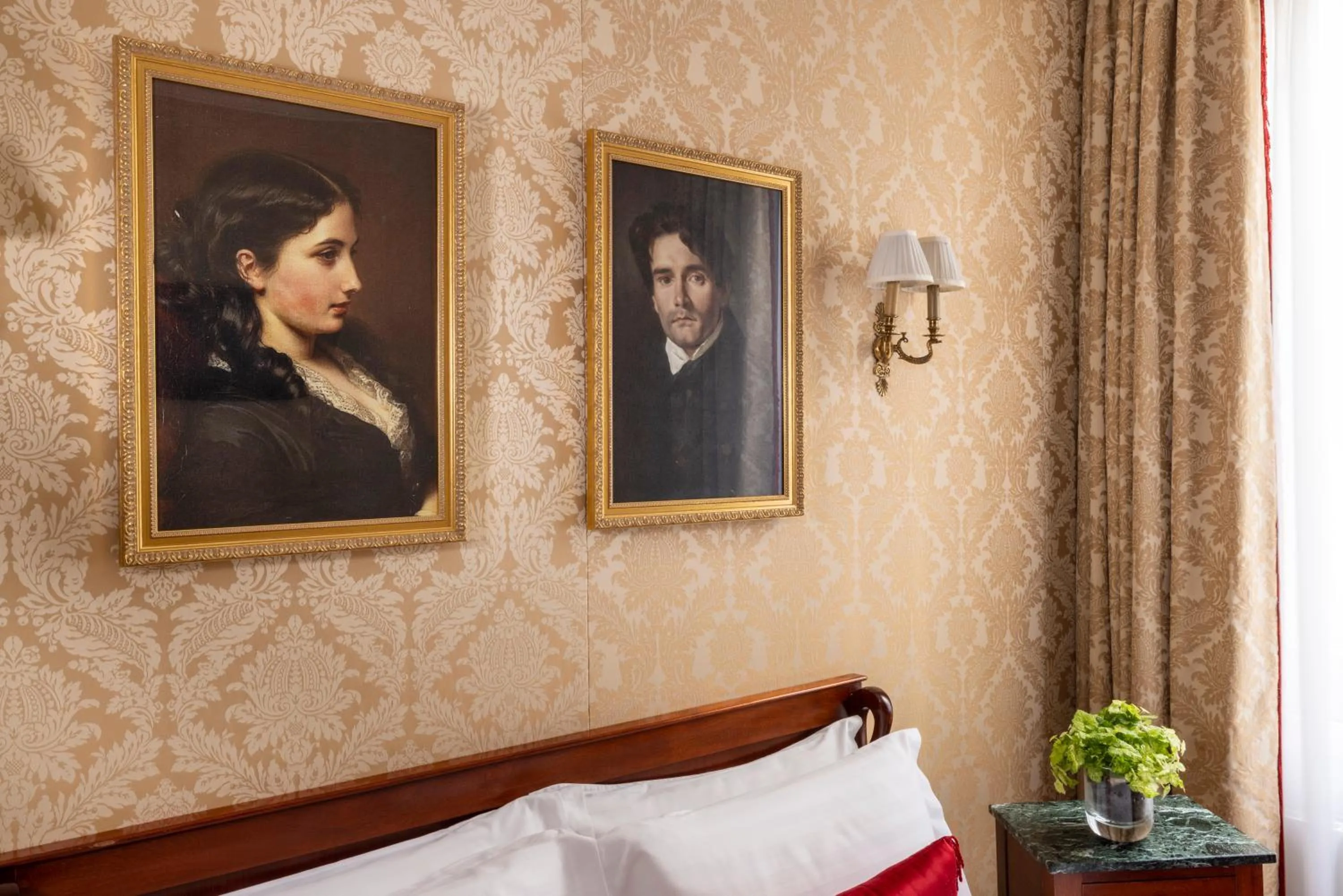 Decorative detail, Bed in Hotel De Seine