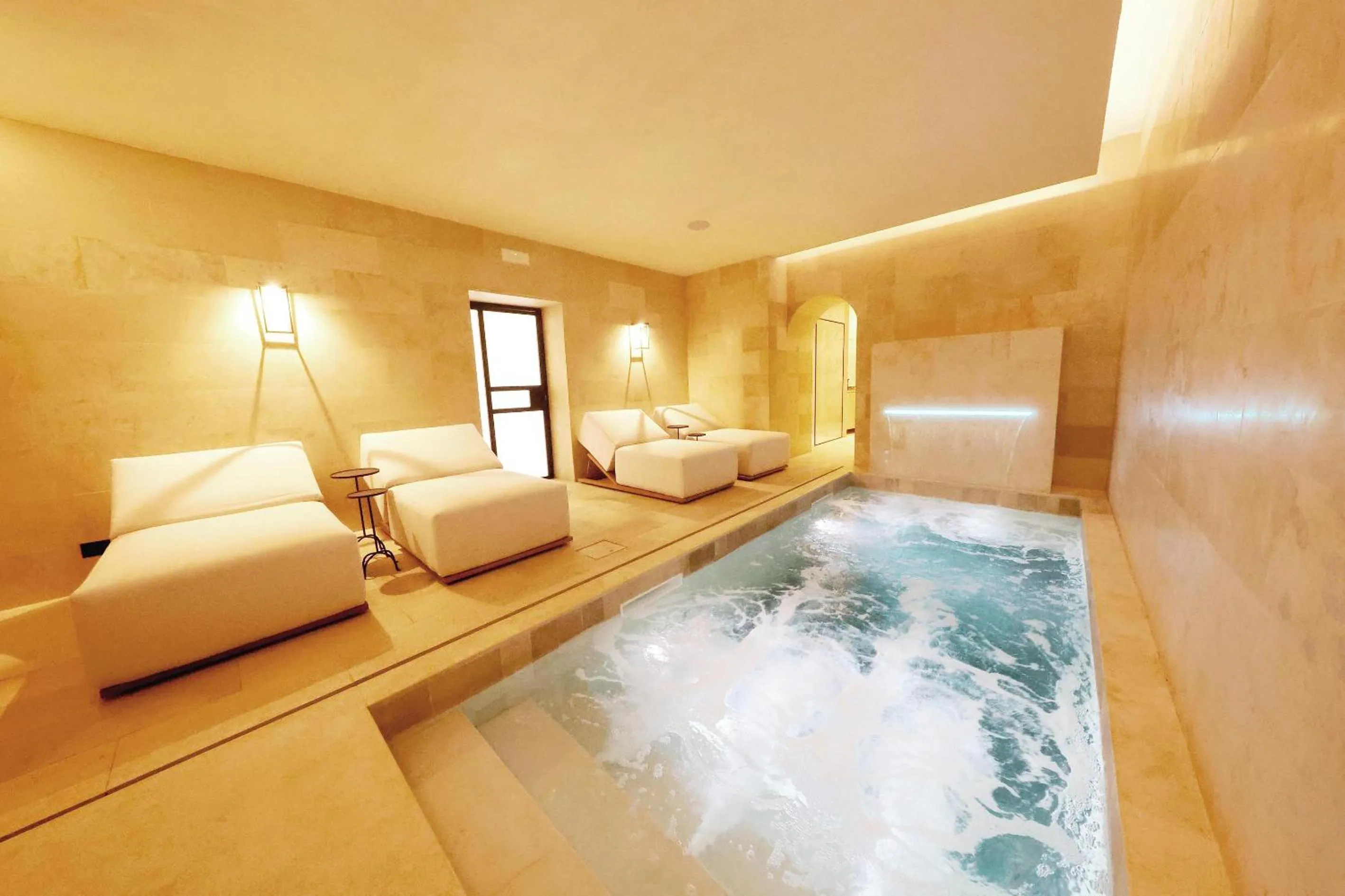 Hot Tub, Bed in Casa Nostra Boutique Hotel & Spa