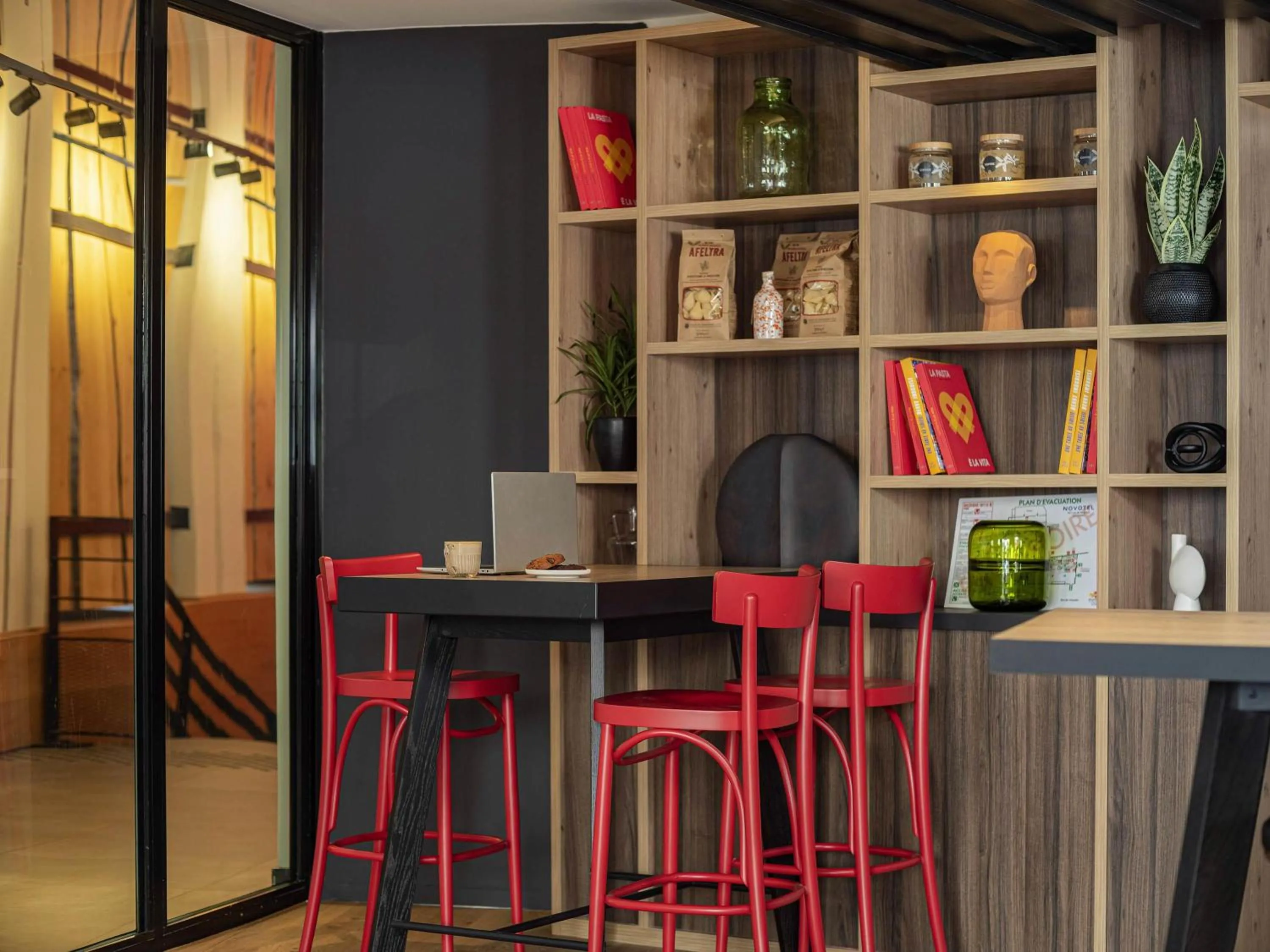 Restaurant/places to eat in Novotel Paris Vaugirard Montparnasse