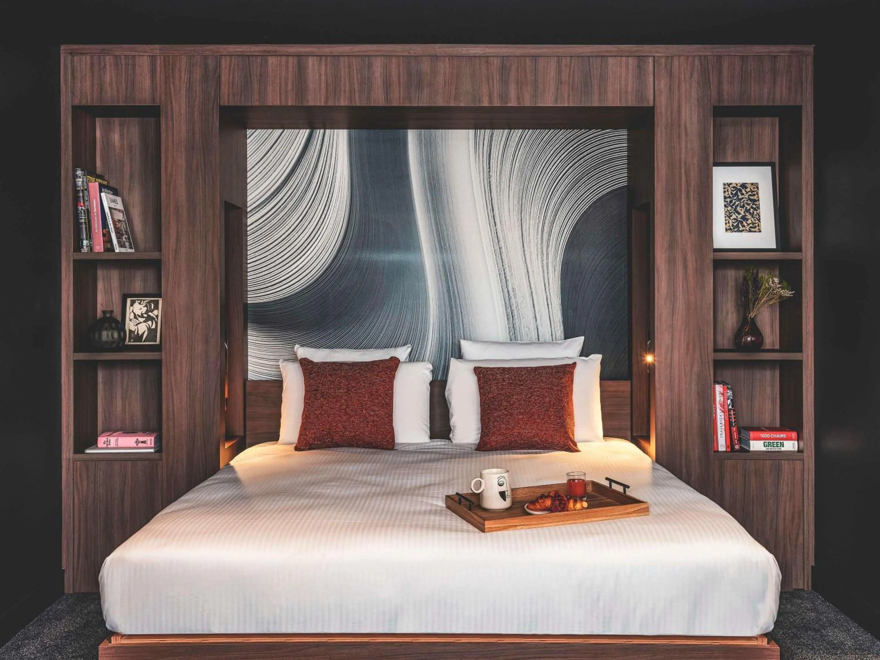 Property building, Bed in Novotel Paris Vaugirard Montparnasse