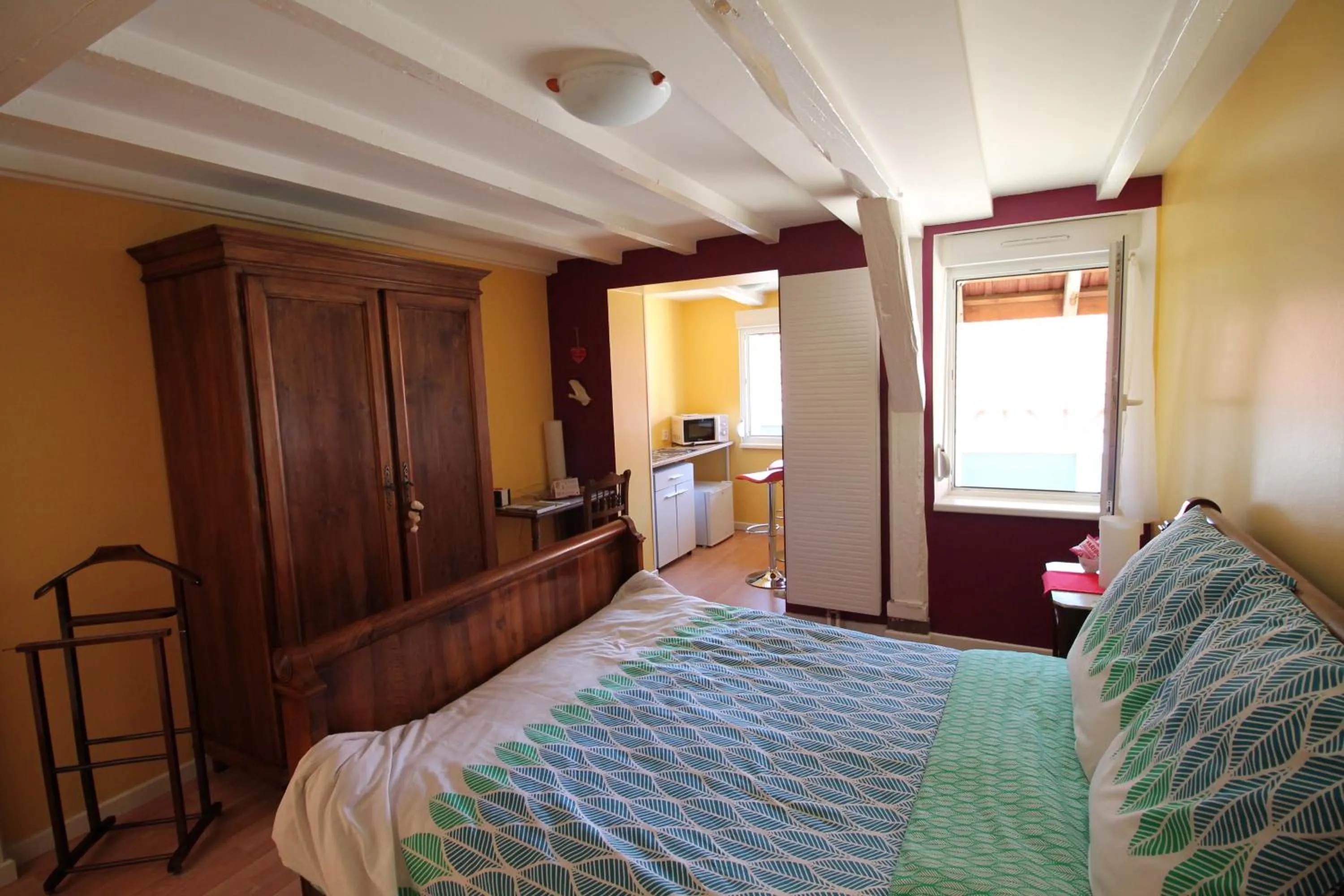 Bedroom, Bed in La chambre aux hirondelles