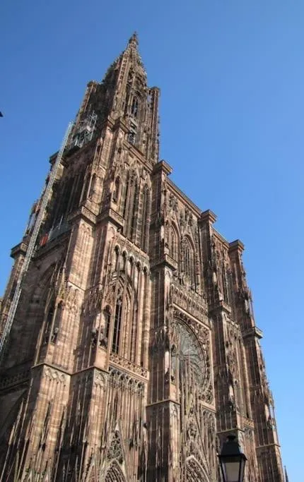 Nearby landmark in La chambre aux hirondelles