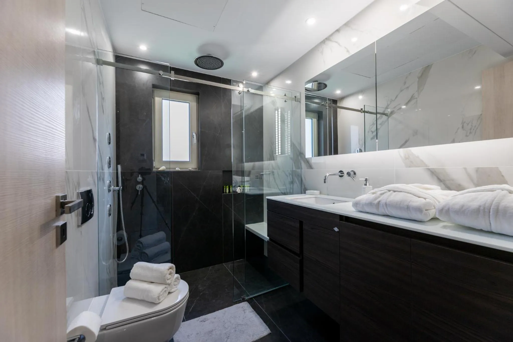 Bathroom, Bed in Olygreen Athens Residences