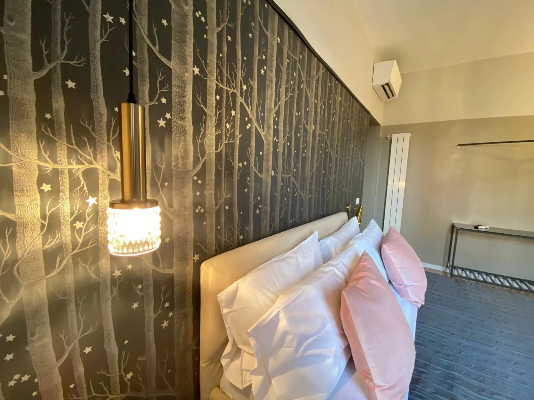 Bed in Cavour Urban Rooms by GHOR