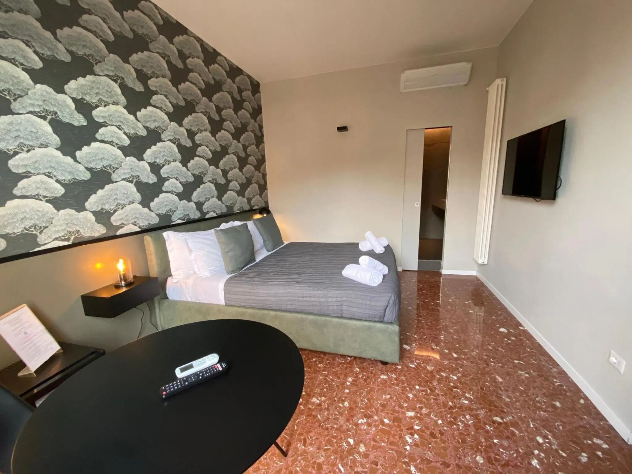 Bed in Cavour Urban Rooms by GHOR