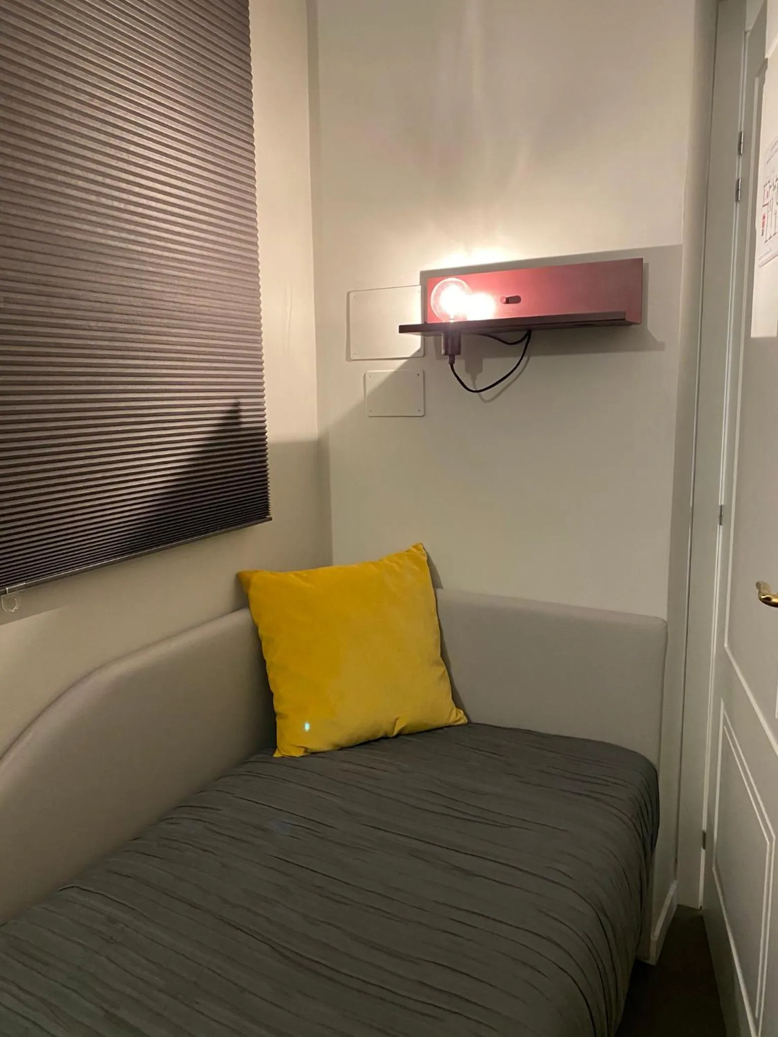 Bed in Cavour Urban Rooms by GHOR