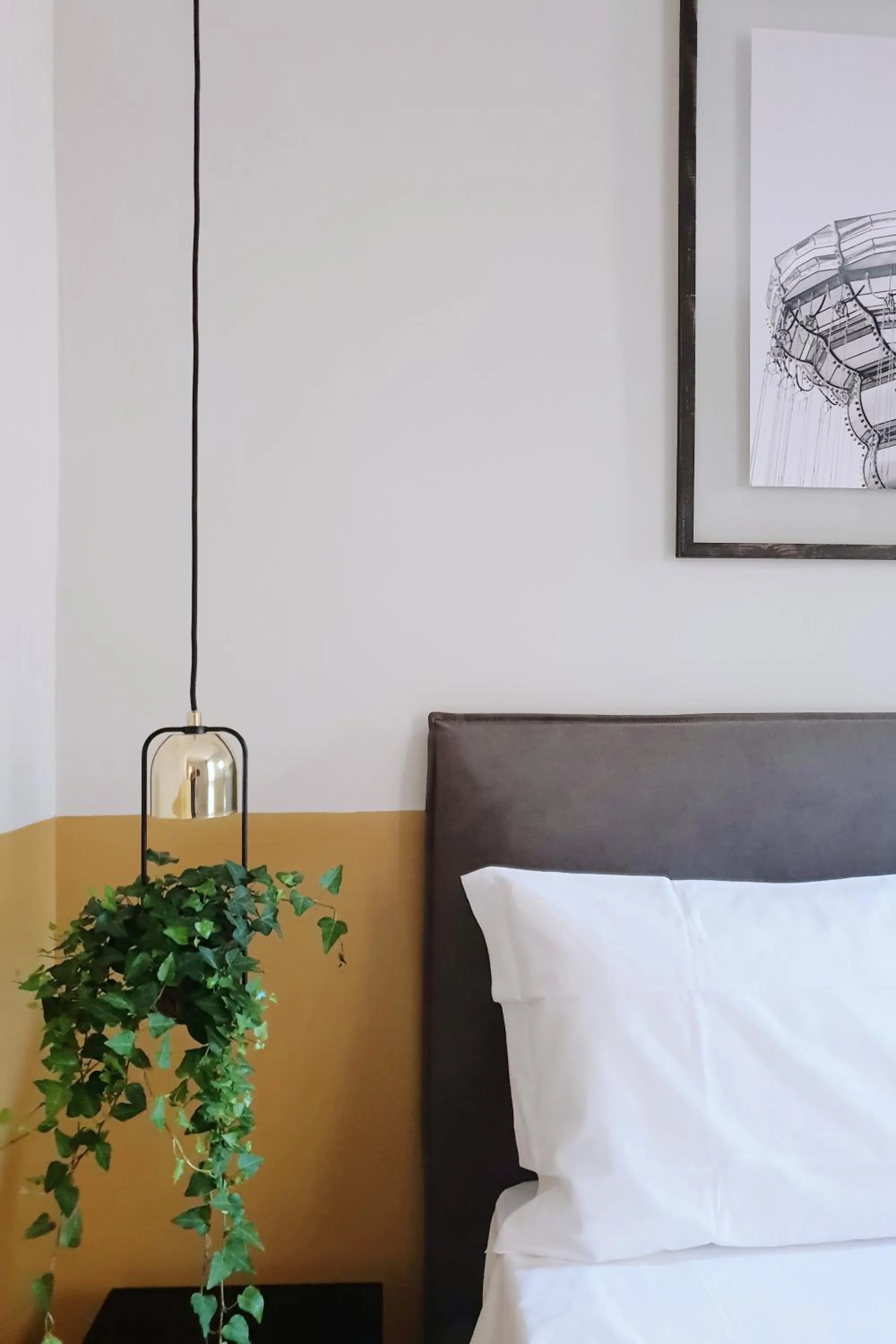 Bed in Cavour Urban Rooms by GHOR