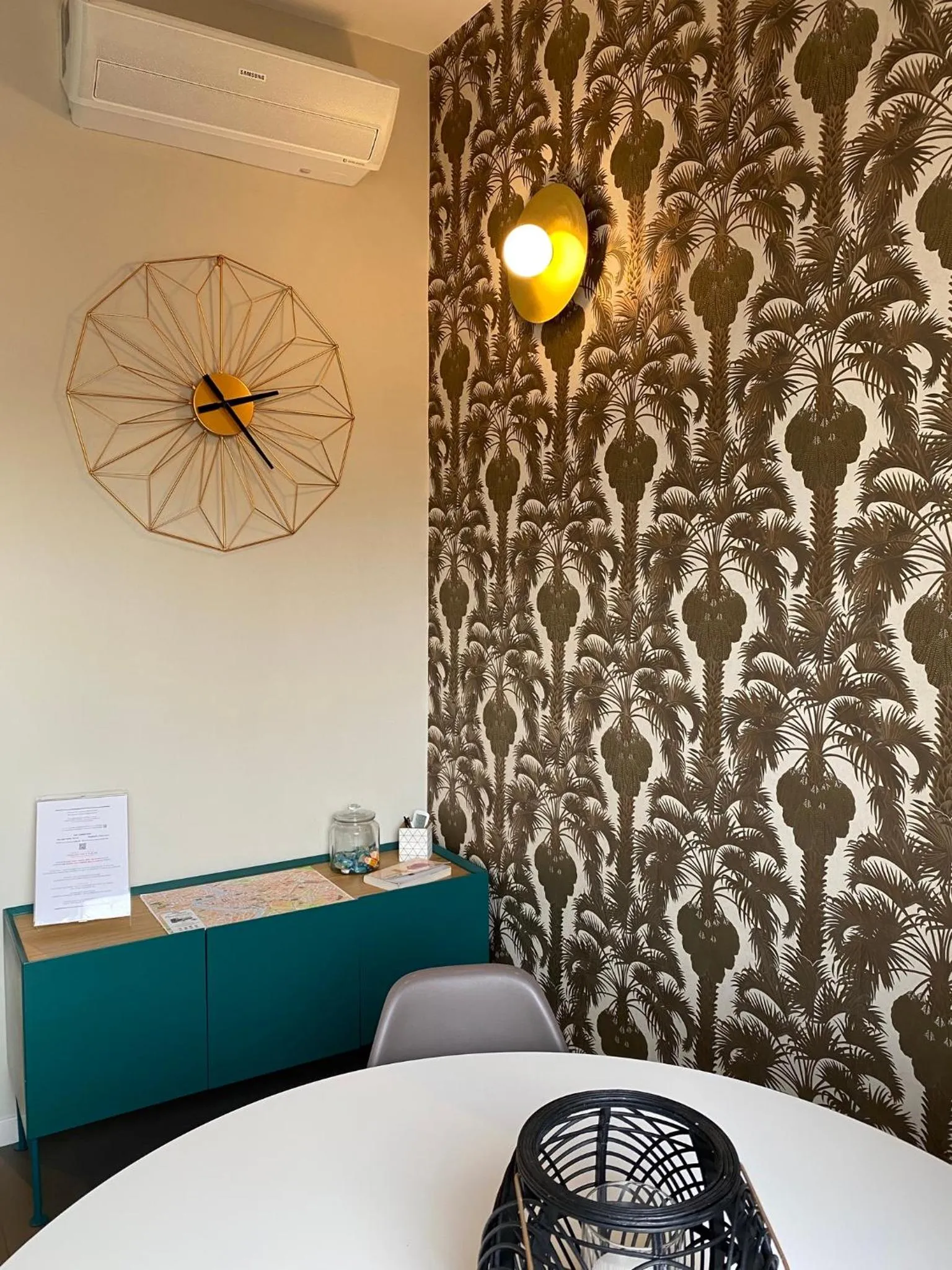 Bed in Cavour Urban Rooms by GHOR