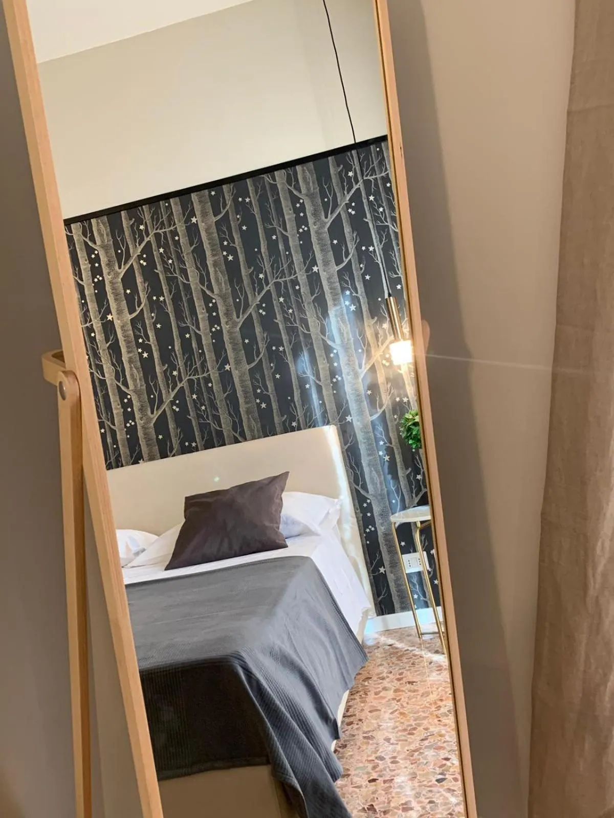 Bed in Cavour Urban Rooms by GHOR