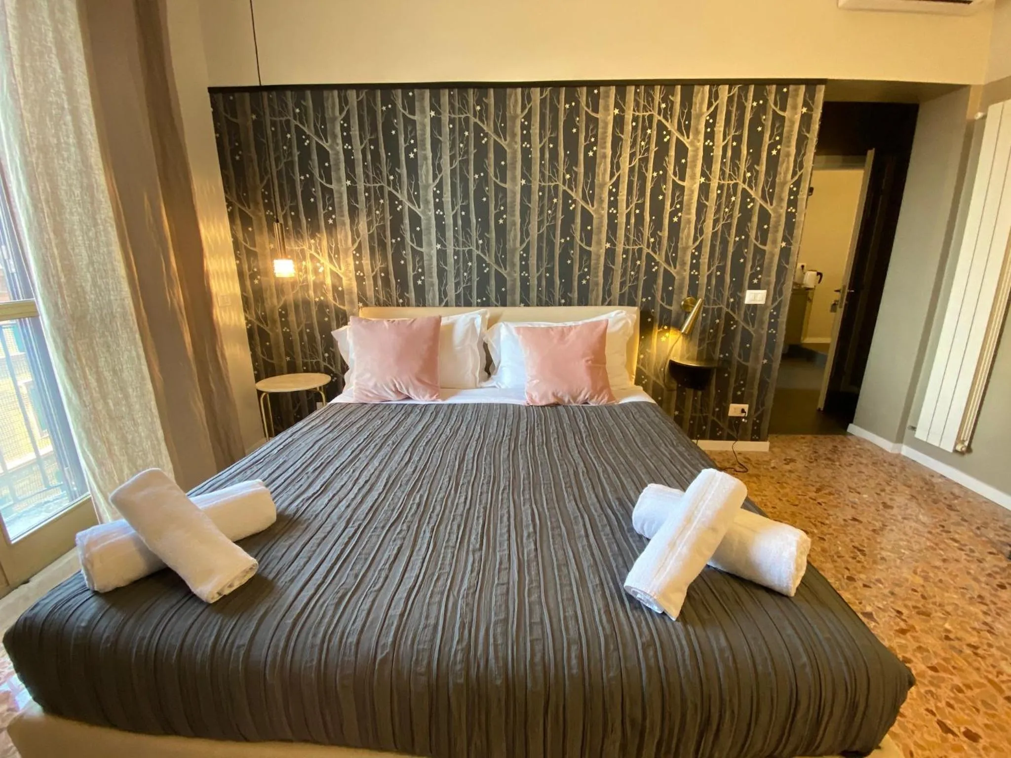 Bed in Cavour Urban Rooms by GHOR