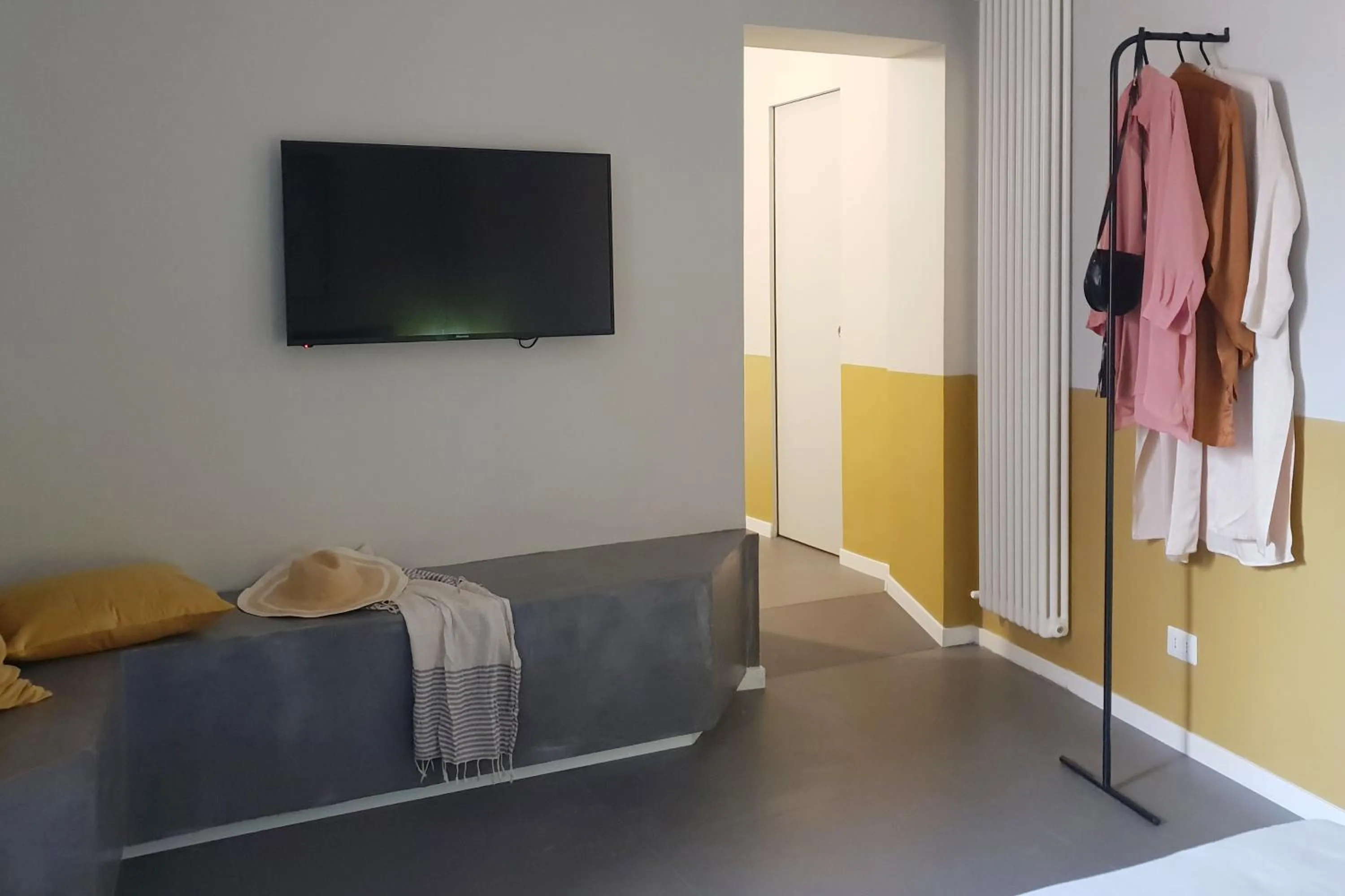 Bed in Cavour Urban Rooms by GHOR