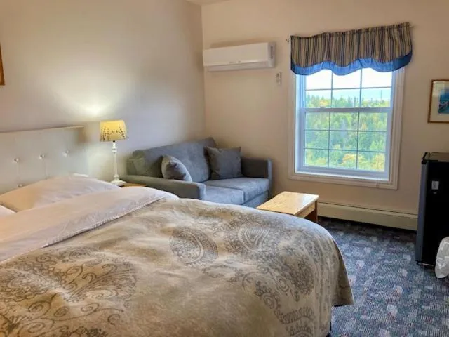 Bed in Castle Rock Country Inn