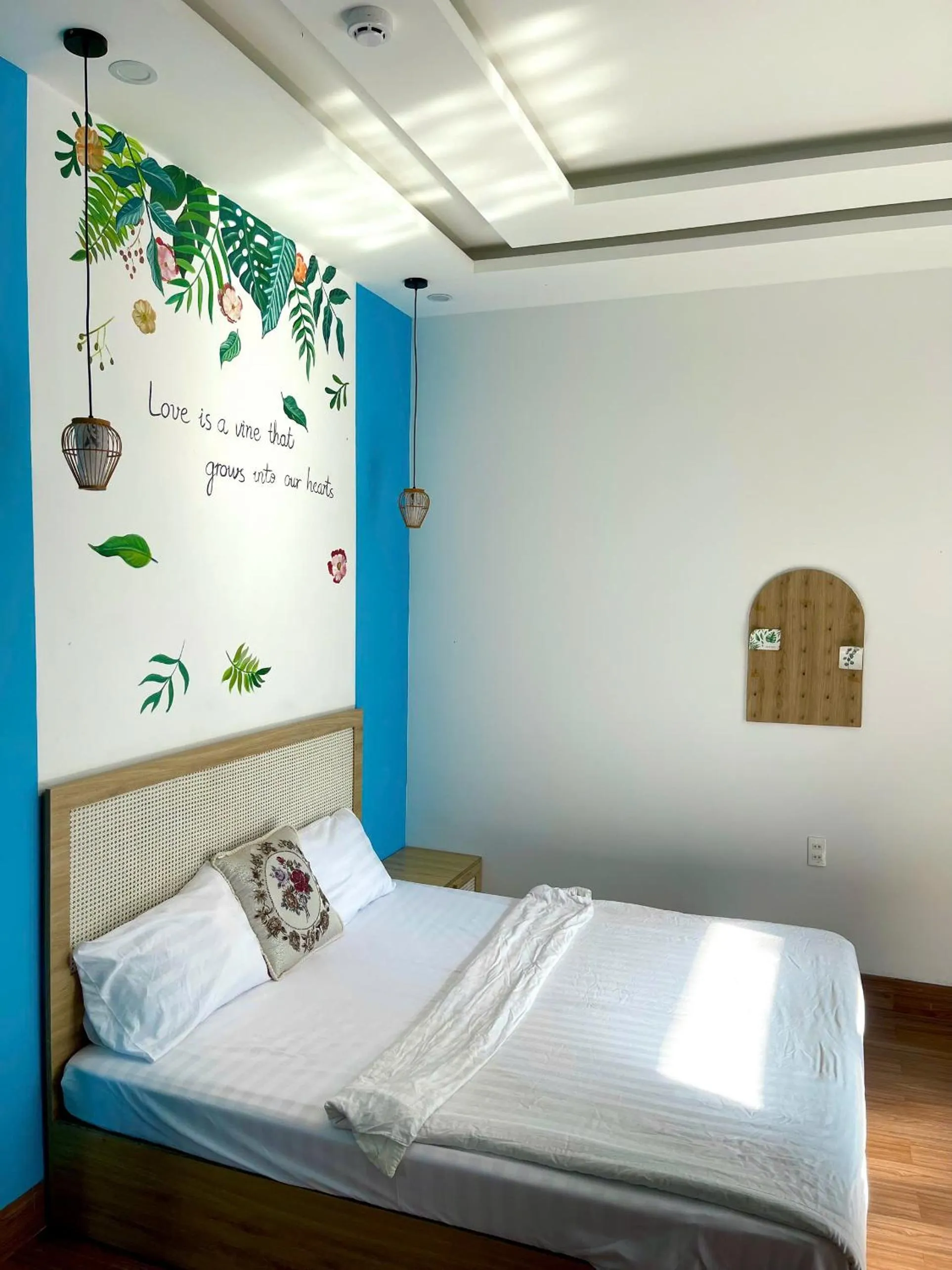 Bed in Santorini House and Coffee