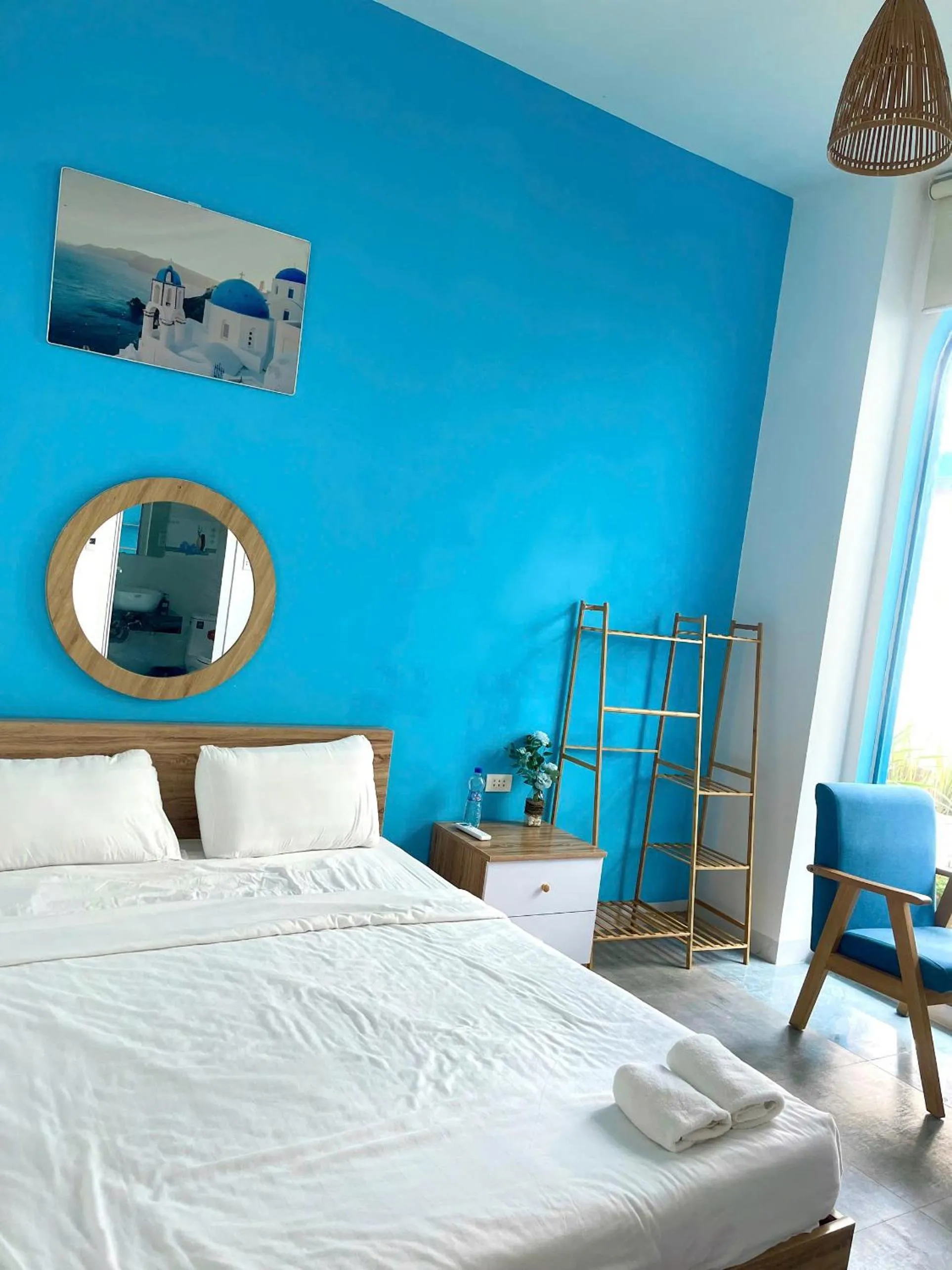 Bed in Santorini House and Coffee