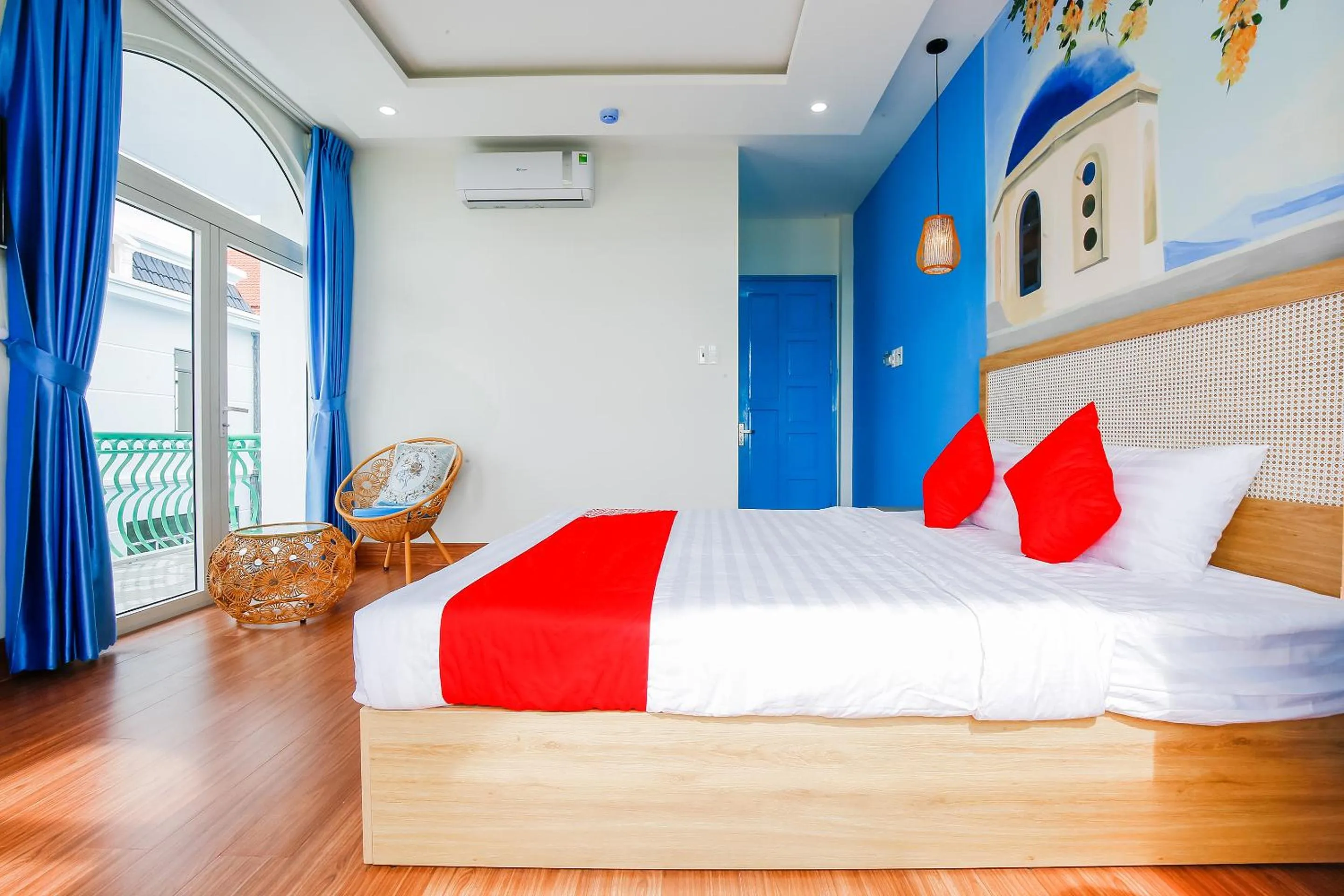 Photo of the whole room, Bed in Santorini House and Coffee