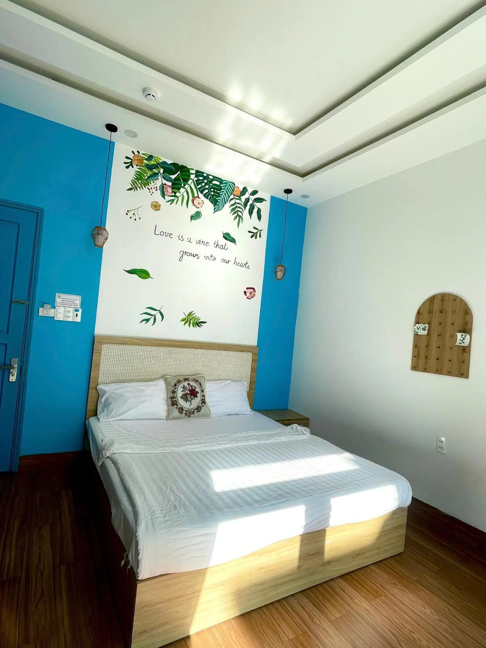 Bed in Santorini House and Coffee