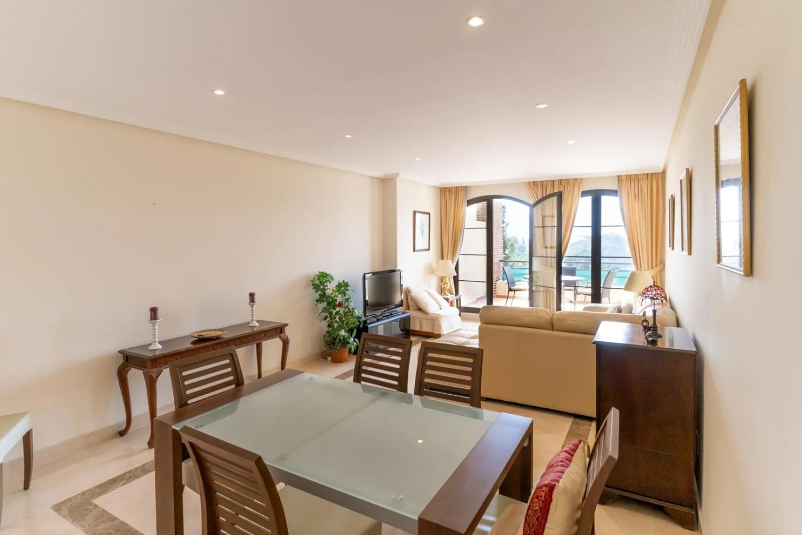 Dining area in LOS ARQUEROS GOLF APARTMENTS