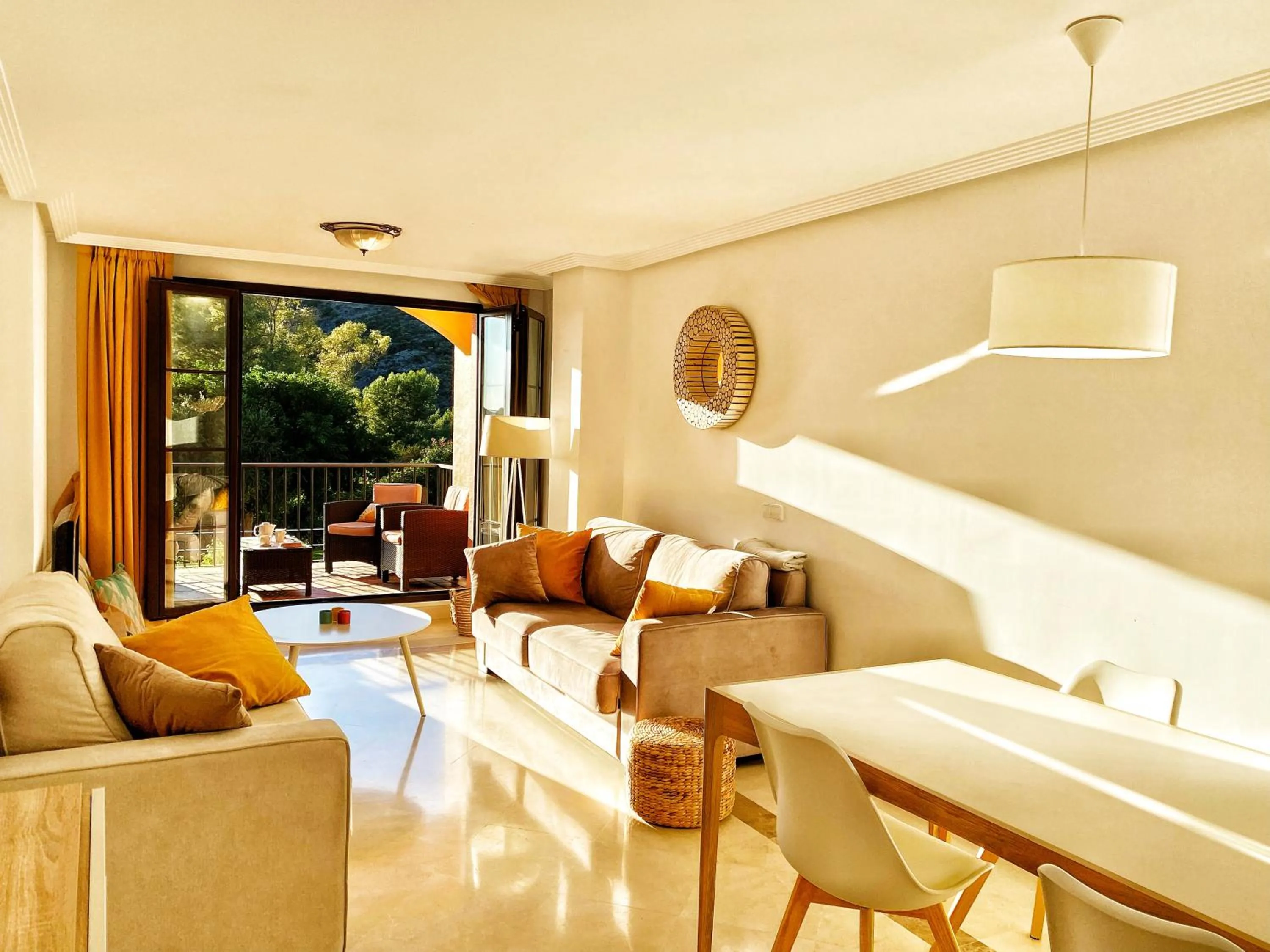 Living room in LOS ARQUEROS GOLF APARTMENTS