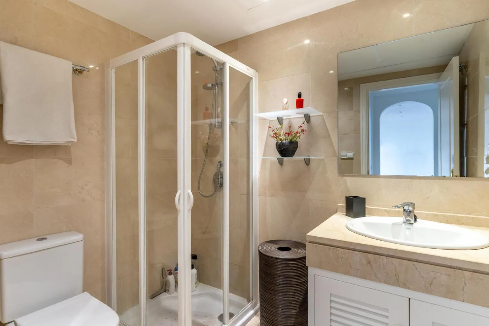 Shower in LOS ARQUEROS GOLF APARTMENTS