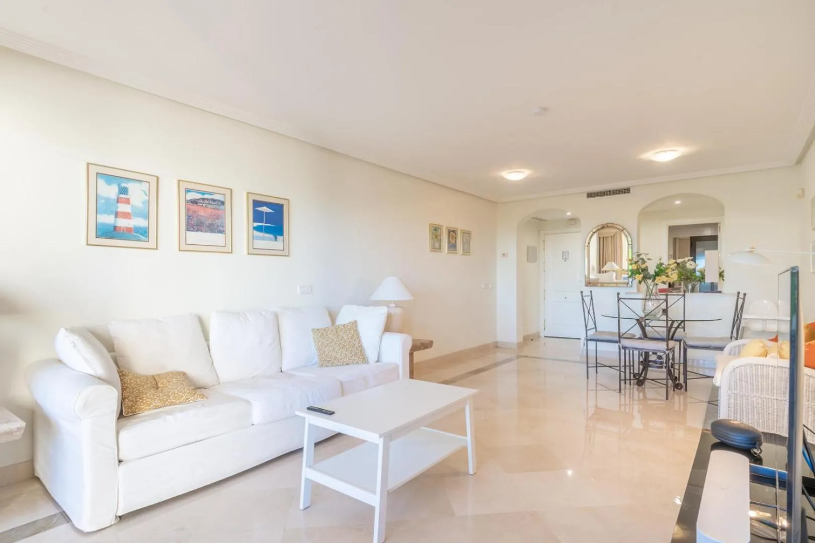 Living room in LOS ARQUEROS GOLF APARTMENTS