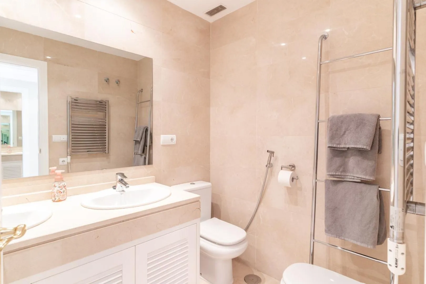 Bathroom in LOS ARQUEROS GOLF APARTMENTS
