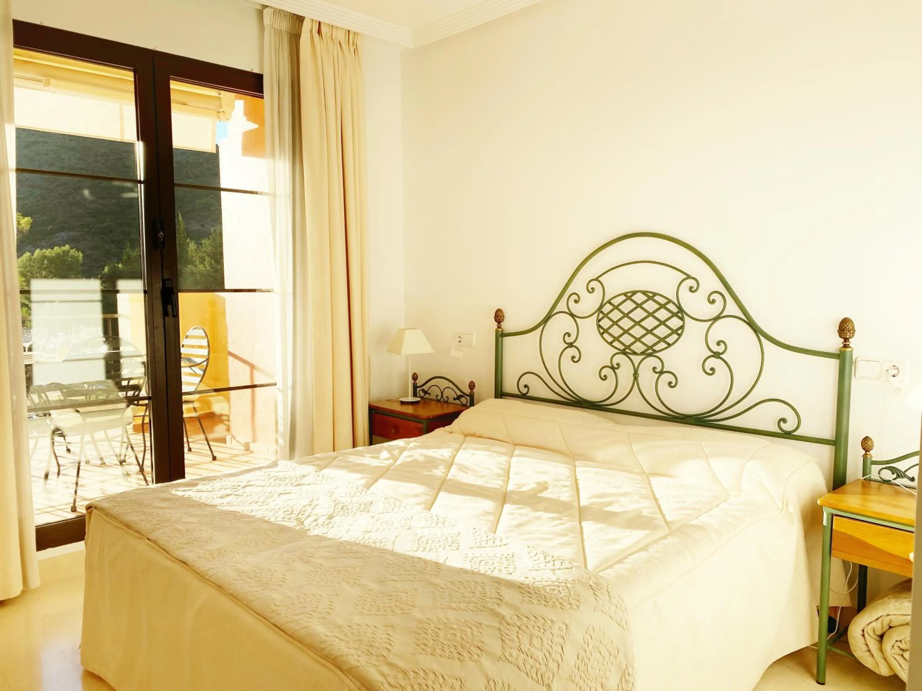 Bed in LOS ARQUEROS GOLF APARTMENTS
