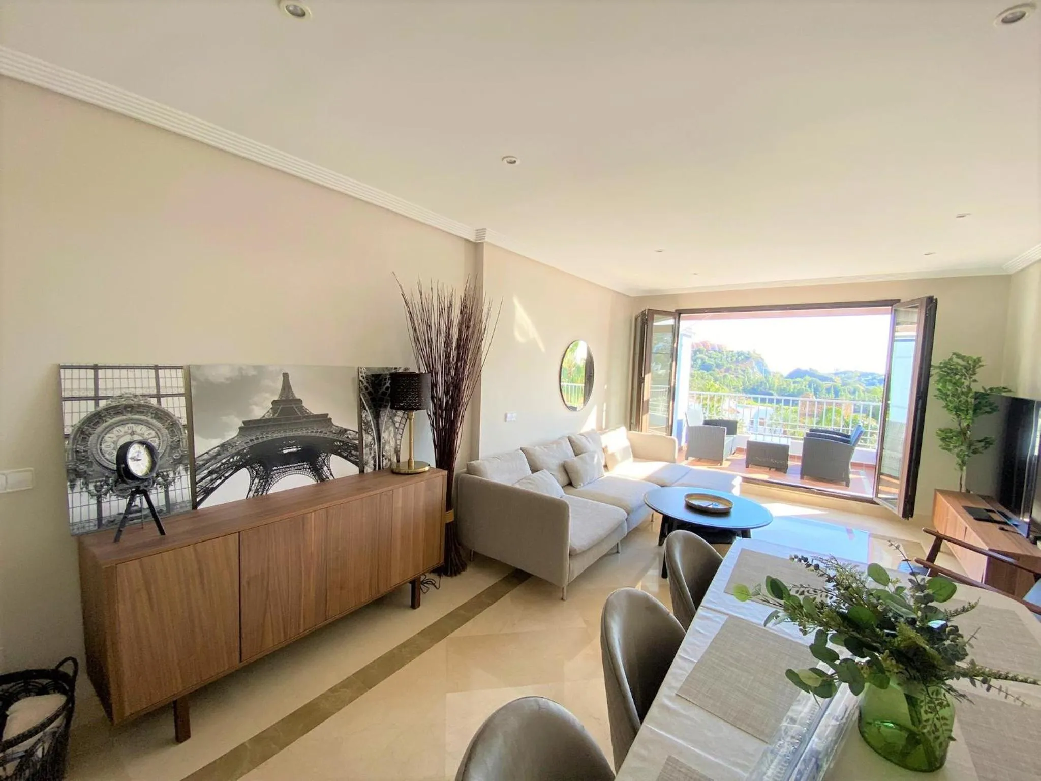 Living room in LOS ARQUEROS GOLF APARTMENTS
