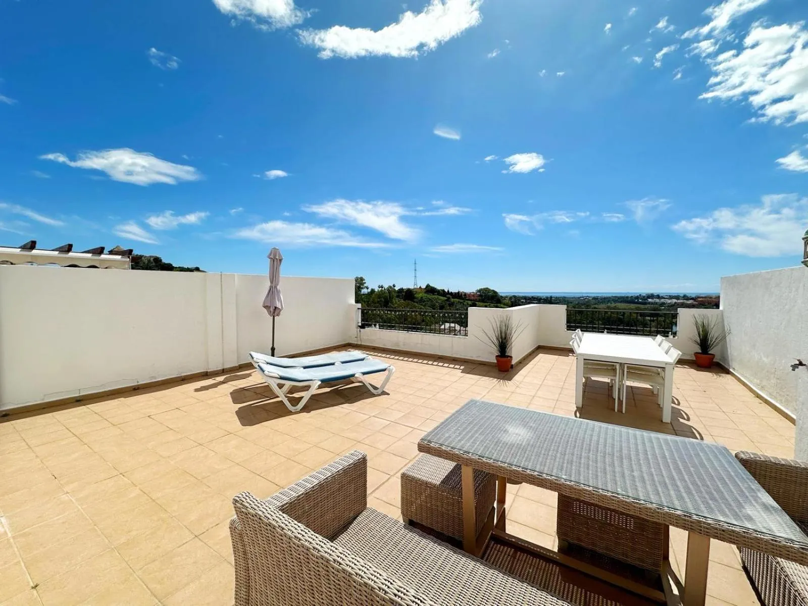 LOS ARQUEROS GOLF APARTMENTS