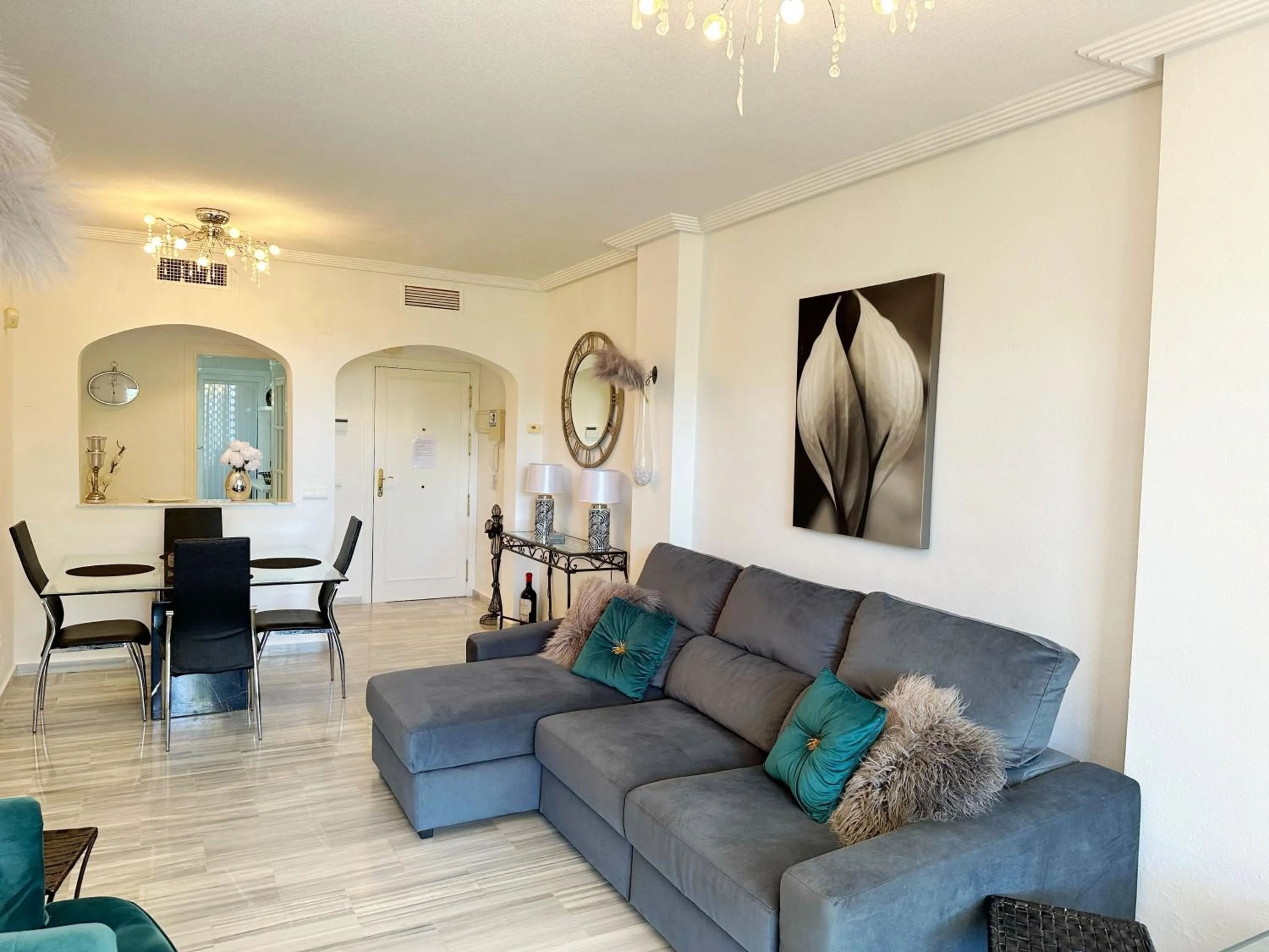 Living room in LOS ARQUEROS GOLF APARTMENTS