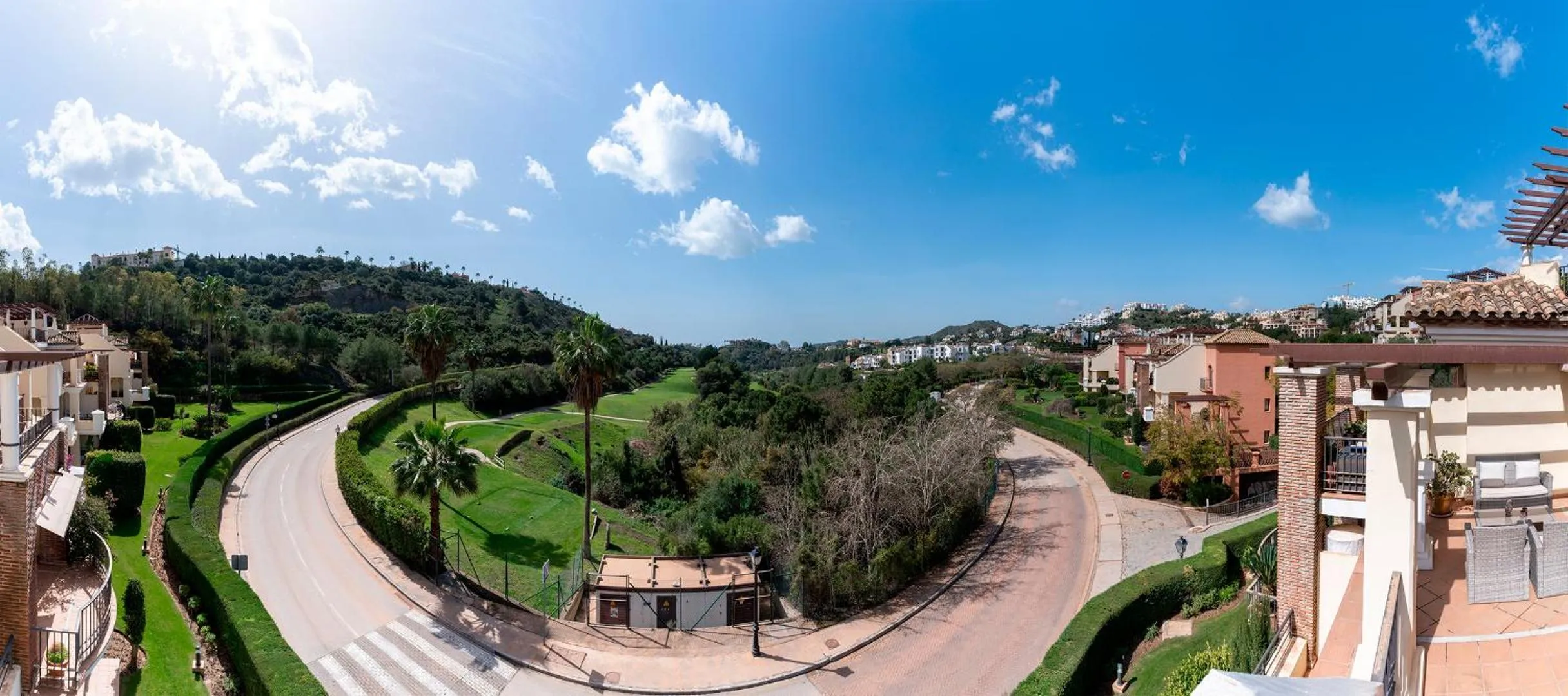 Street view in LOS ARQUEROS GOLF APARTMENTS