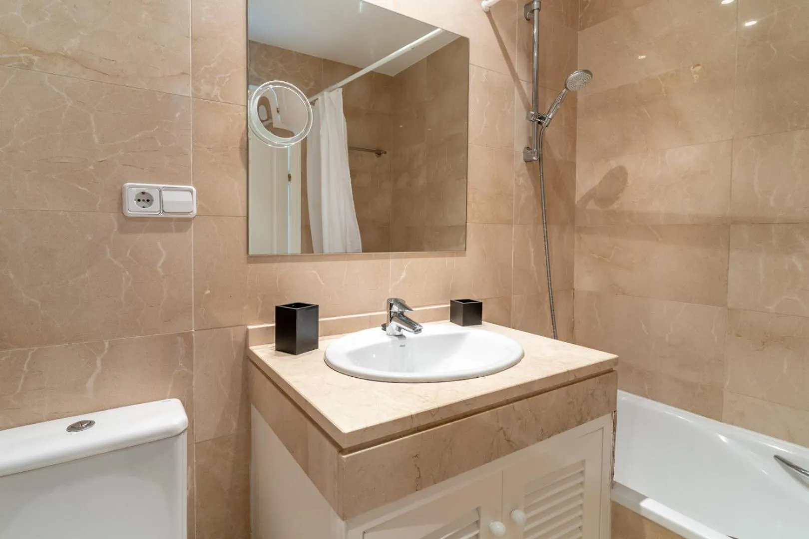 Bathroom in LOS ARQUEROS GOLF APARTMENTS