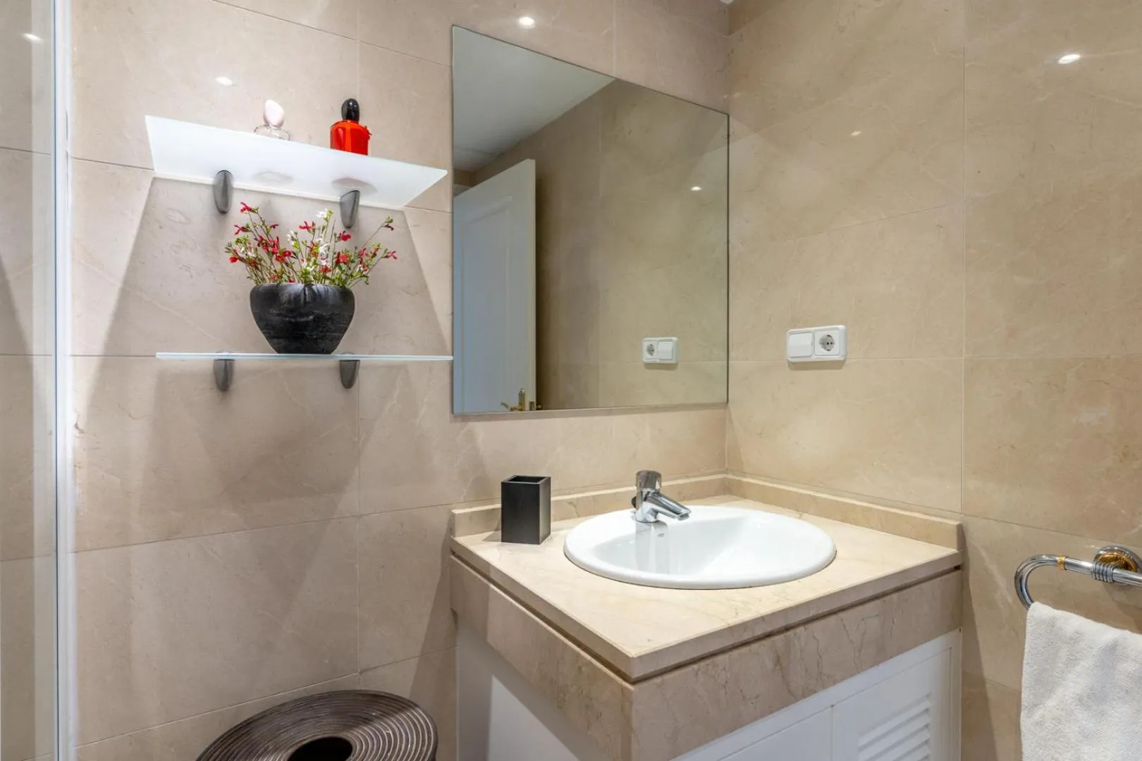 Bathroom in LOS ARQUEROS GOLF APARTMENTS