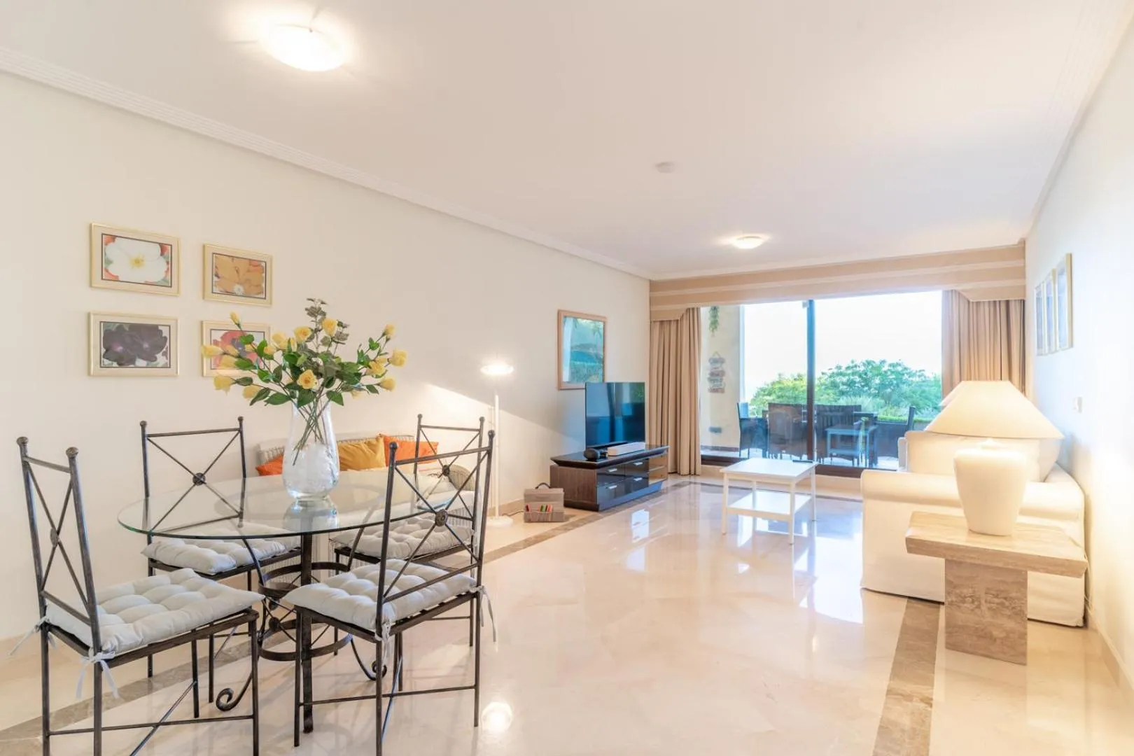 Living room in LOS ARQUEROS GOLF APARTMENTS