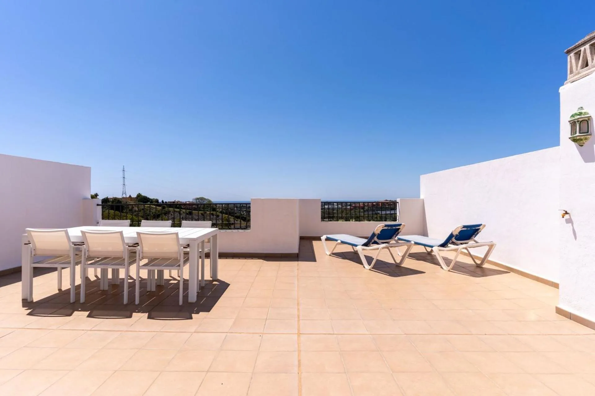 LOS ARQUEROS GOLF APARTMENTS