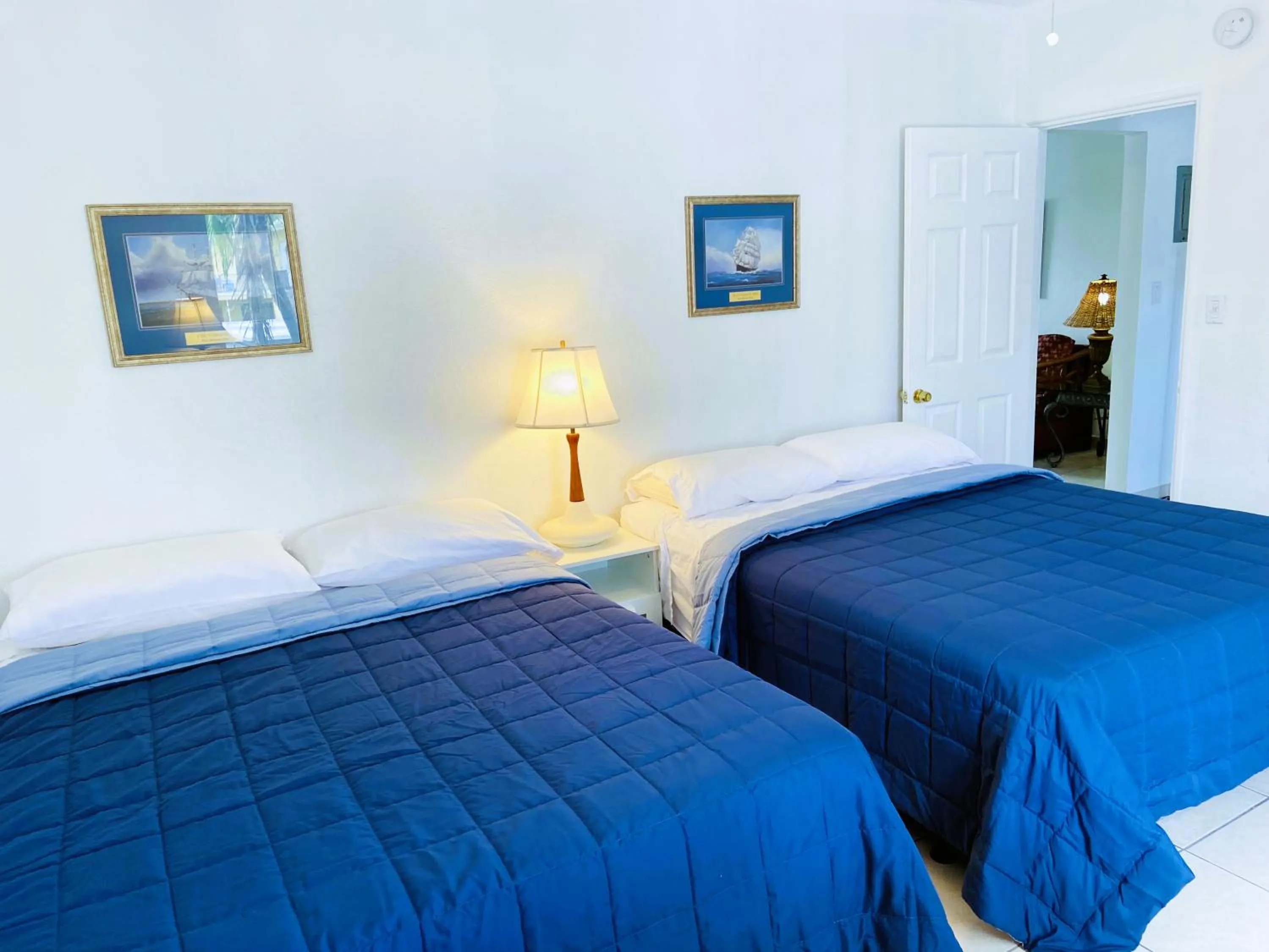 Bed in Beach Tide Motel