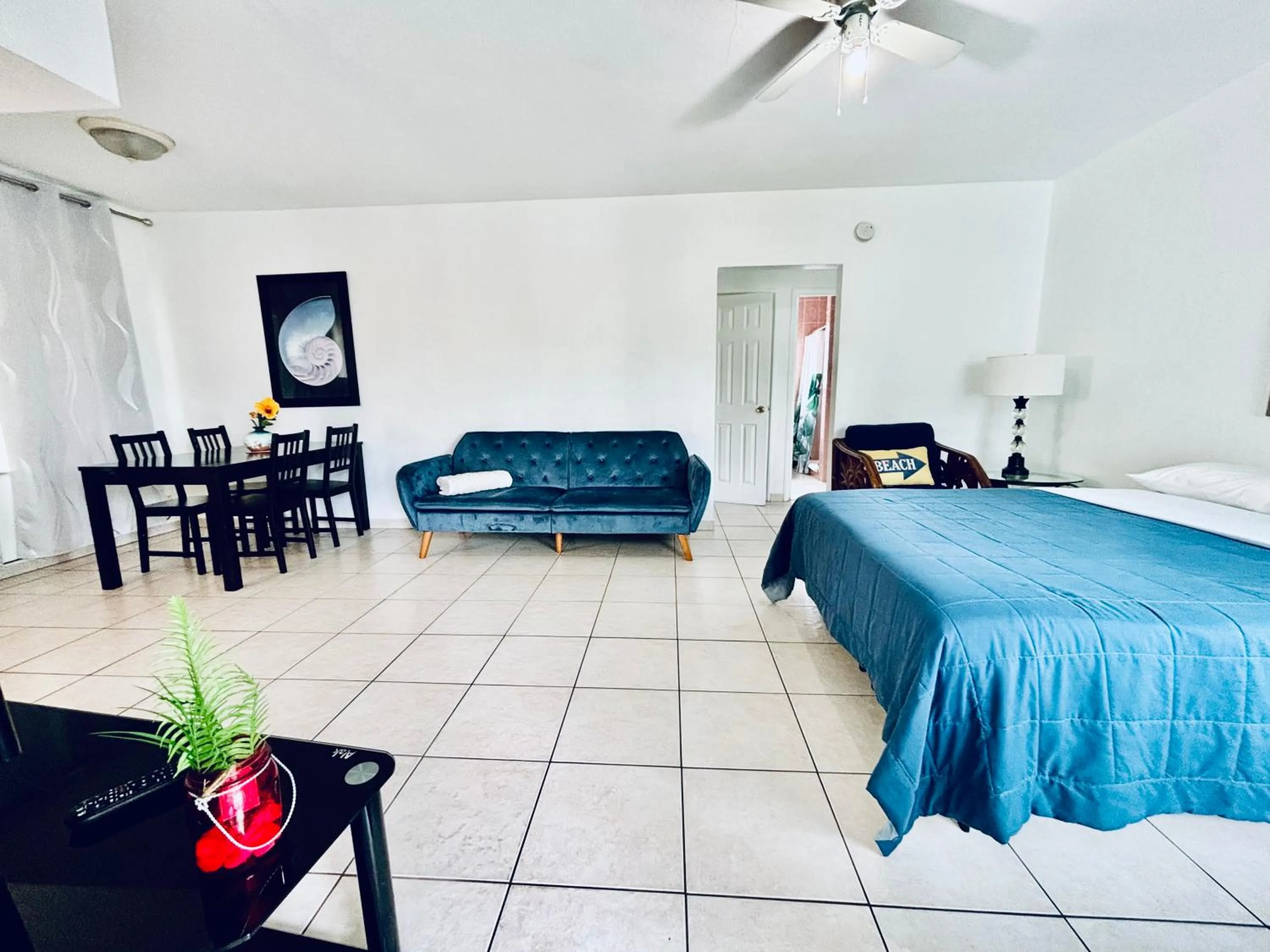 Bed in Beach Tide Motel