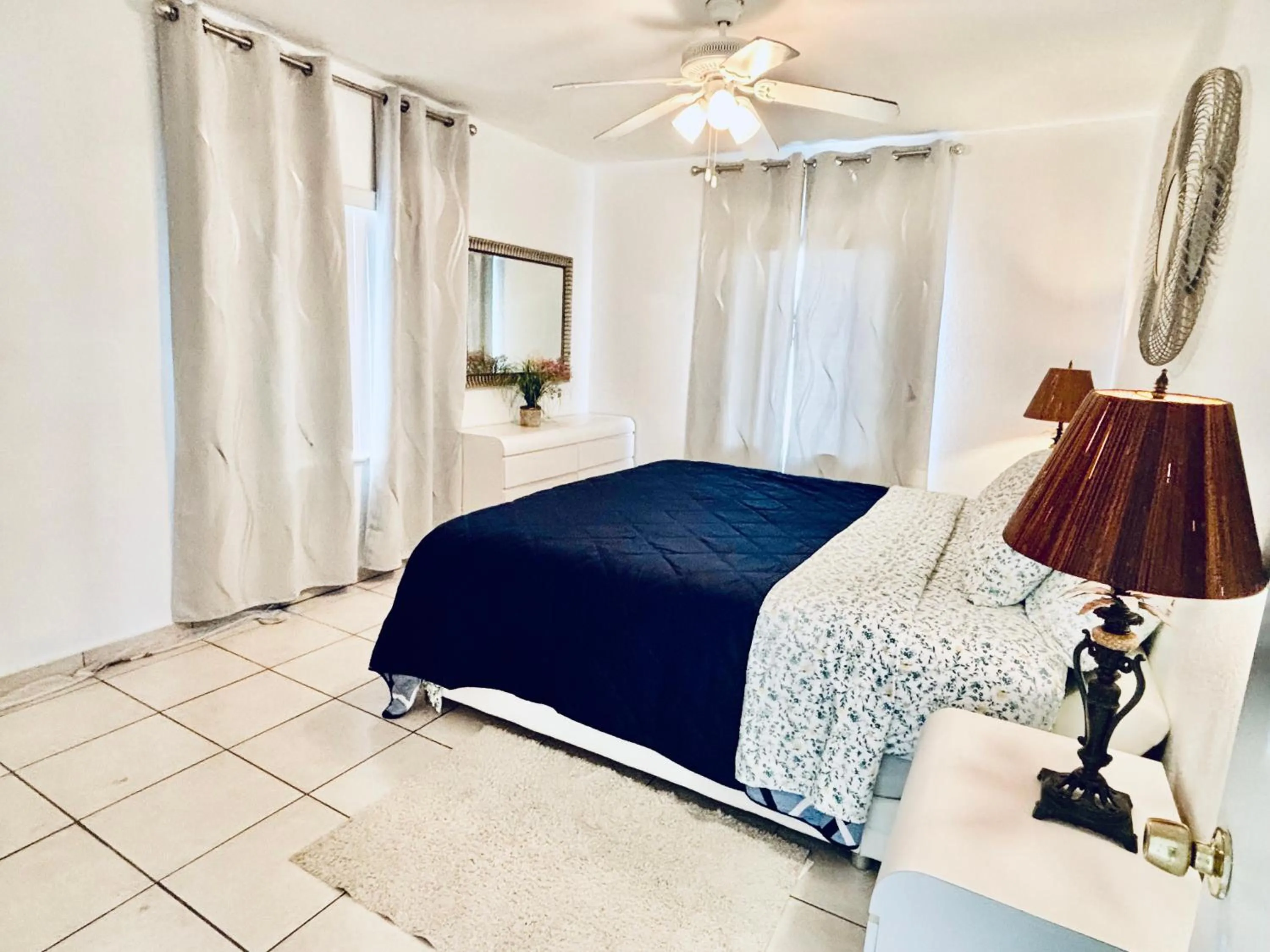 Bed in Beach Tide Motel