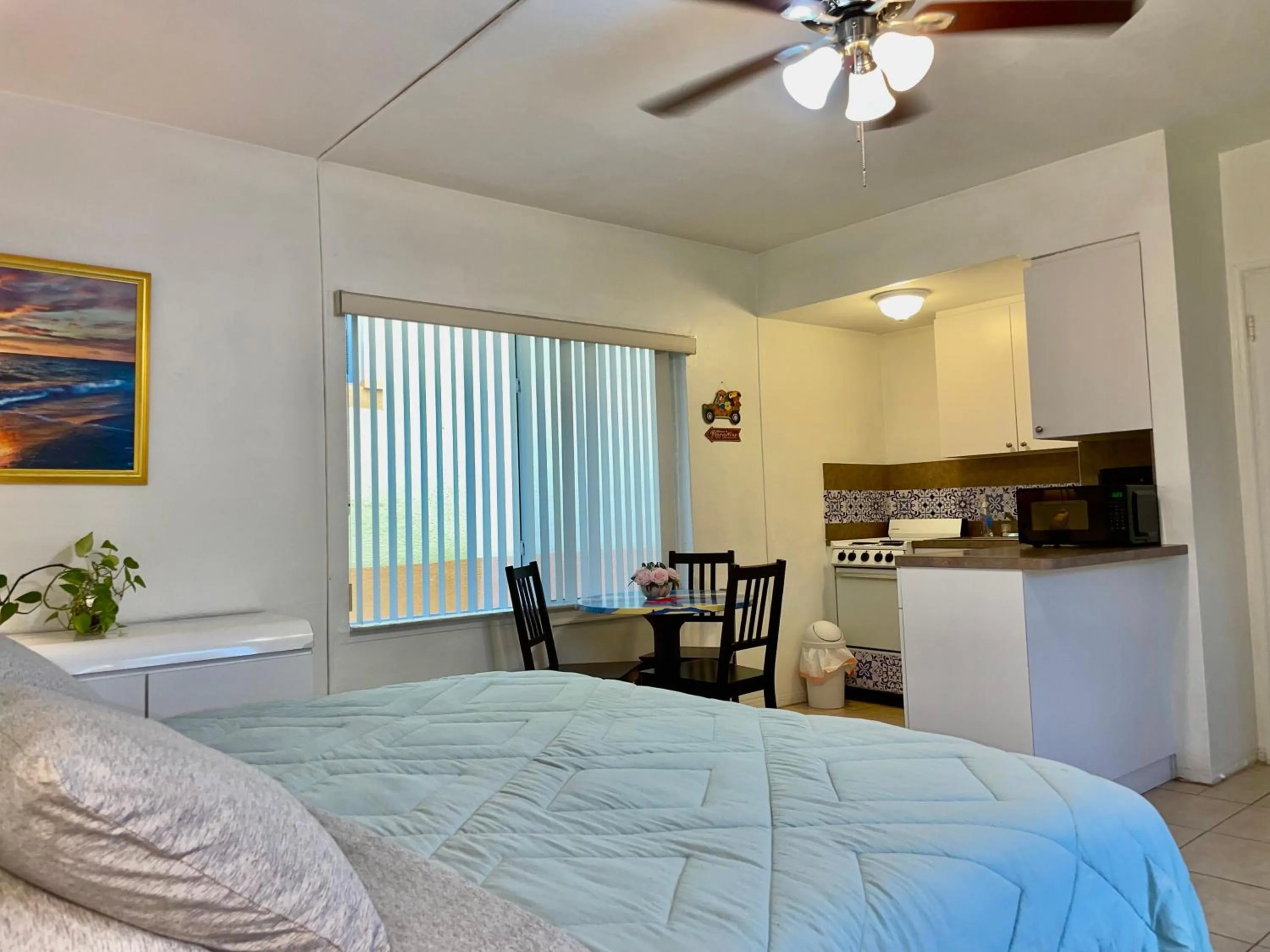 Bed in Beach Tide Motel