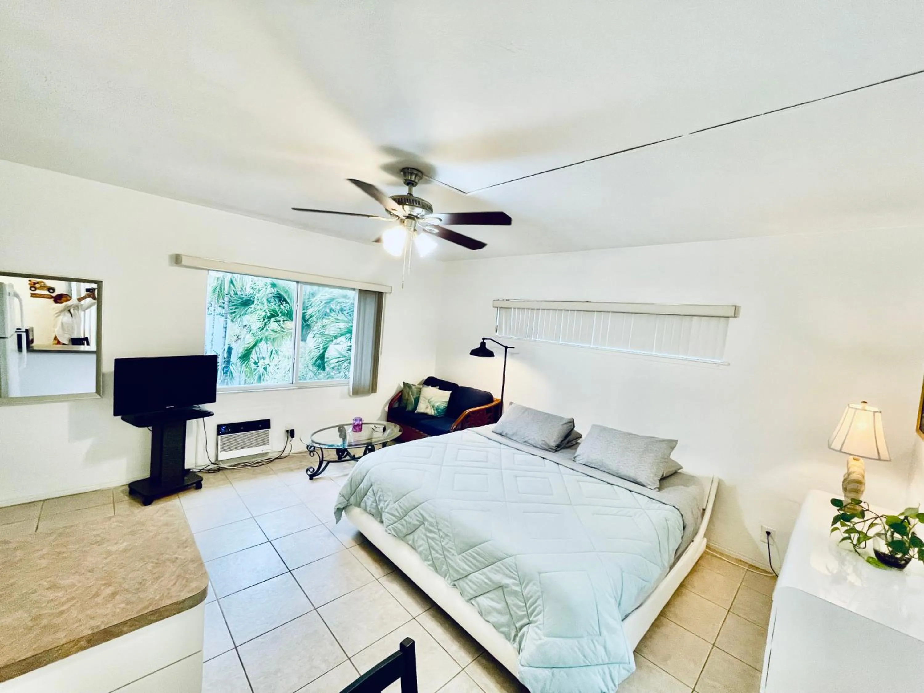 Bed in Beach Tide Motel