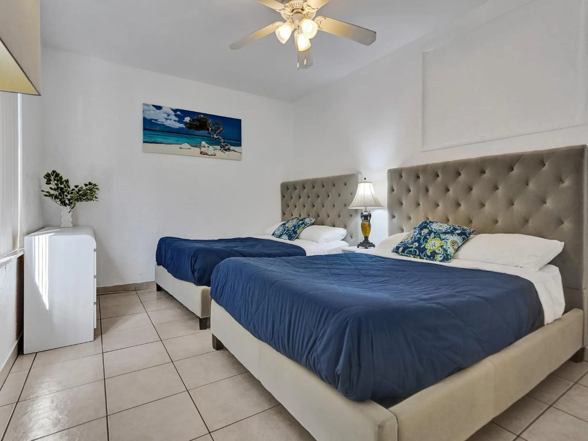 Bed in Beach Tide Motel