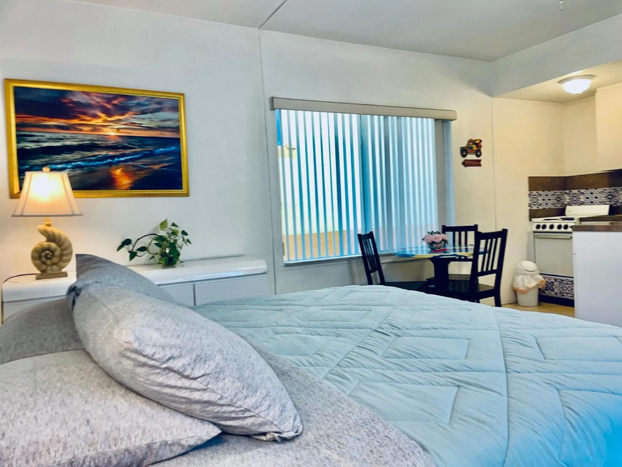 Bed in Beach Tide Motel