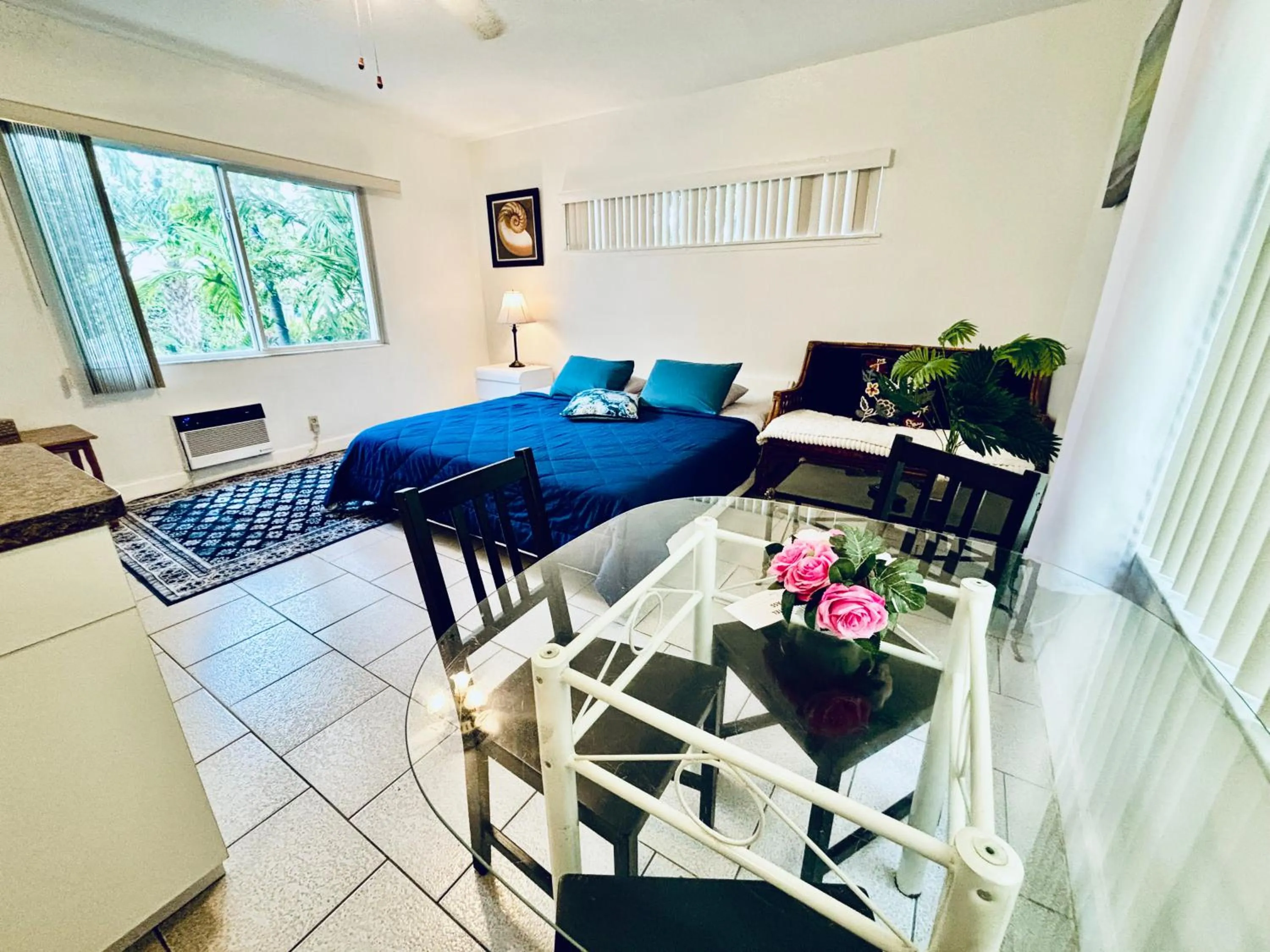 Bed in Beach Tide Motel