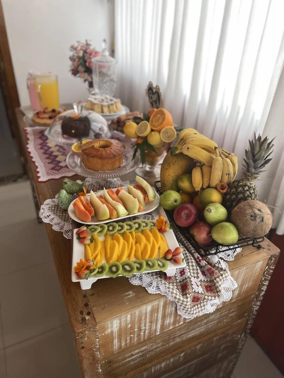 Buffet breakfast in Pousada Rota do Sol