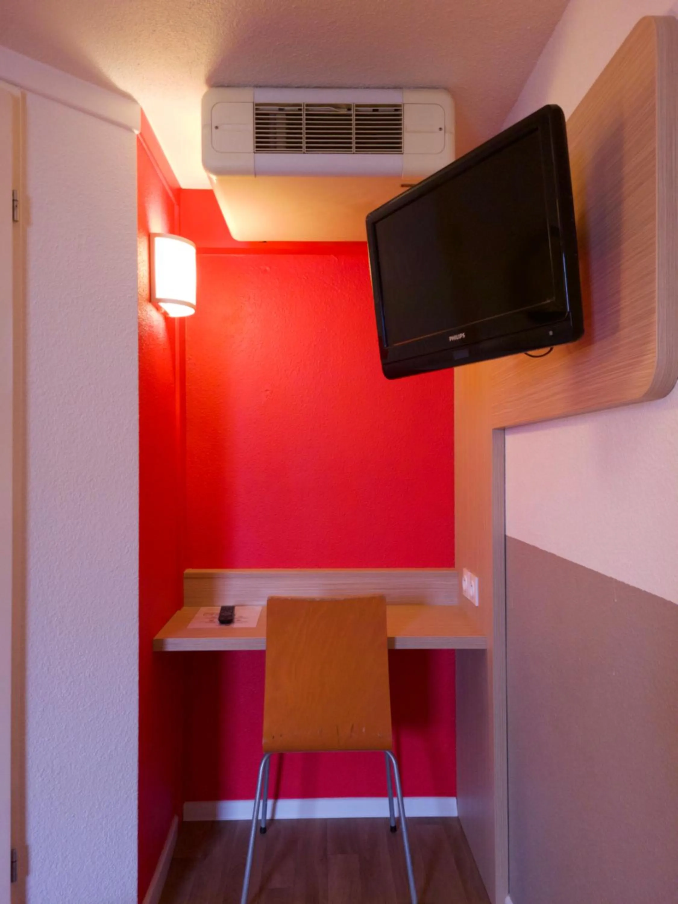 air conditioner in Premiere Classe Metz Nord - Semecourt