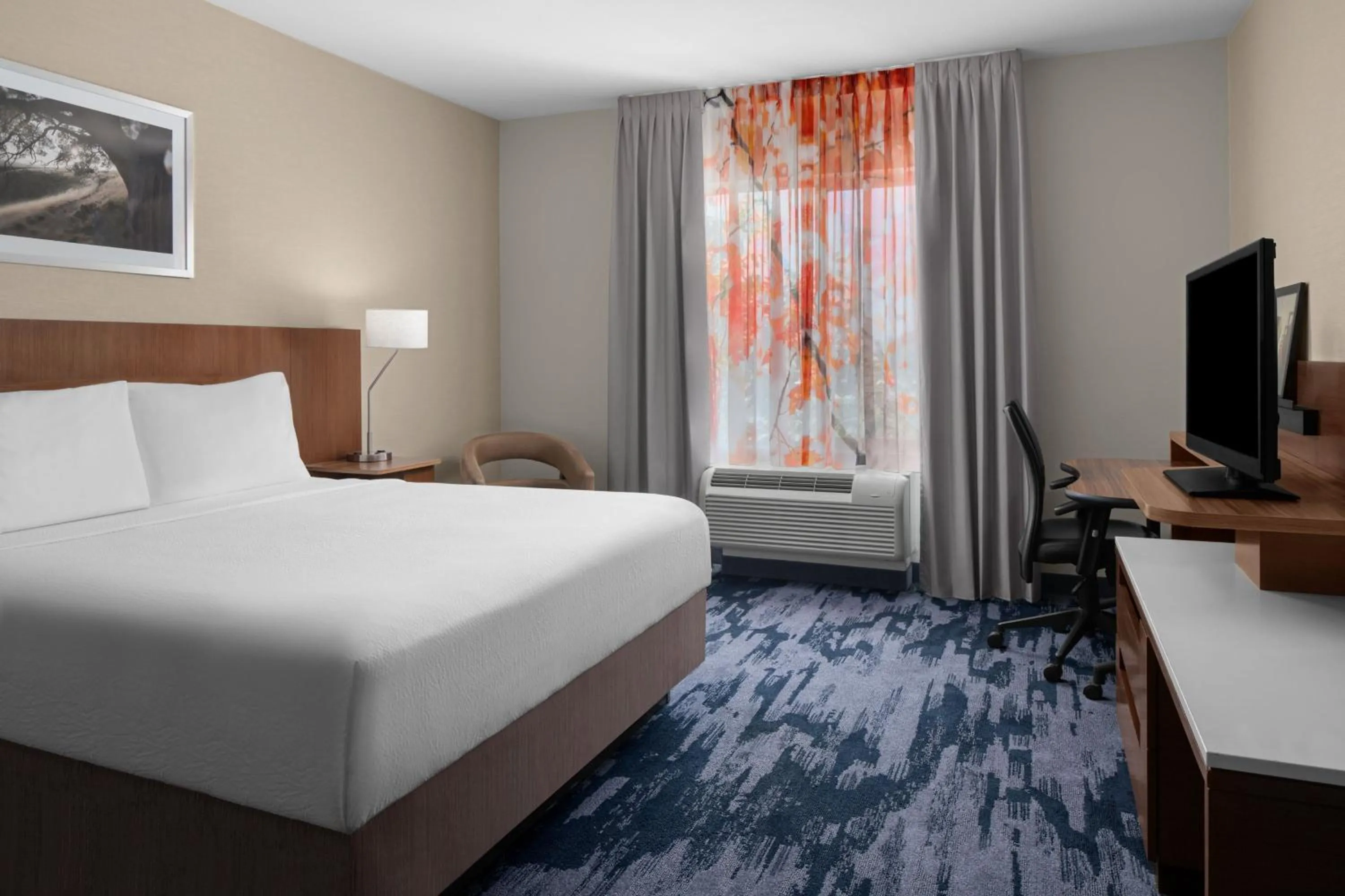 Photo of the whole room, Bed in Fairfield Inn & Suites by Marriott Tustin Orange County