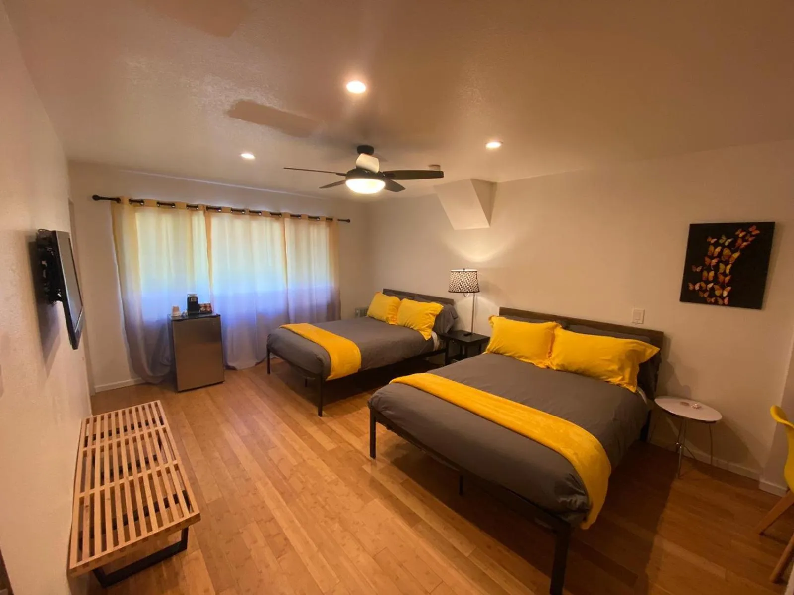 Bed in The Mammoth Inn