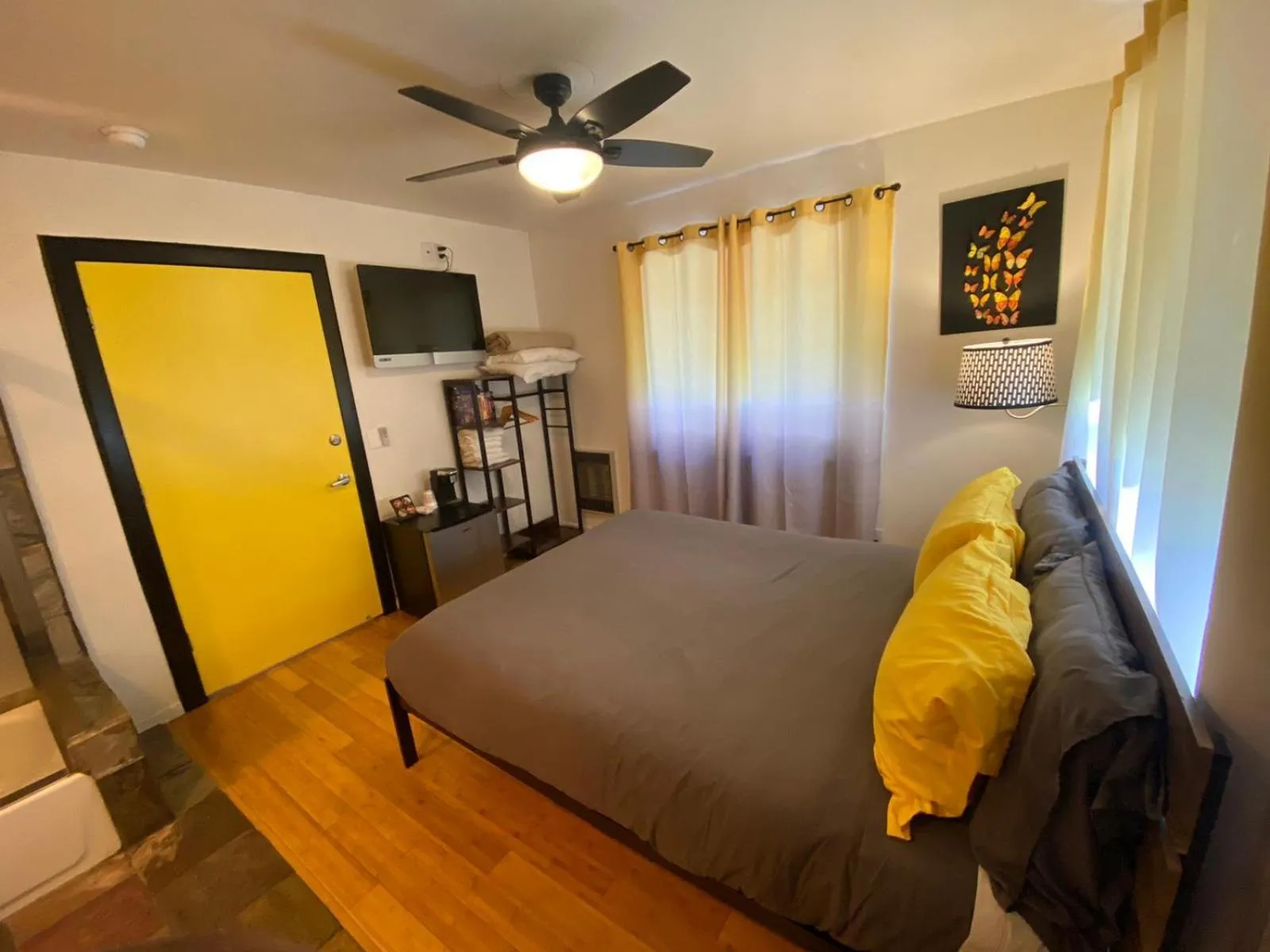 Bed in The Mammoth Inn