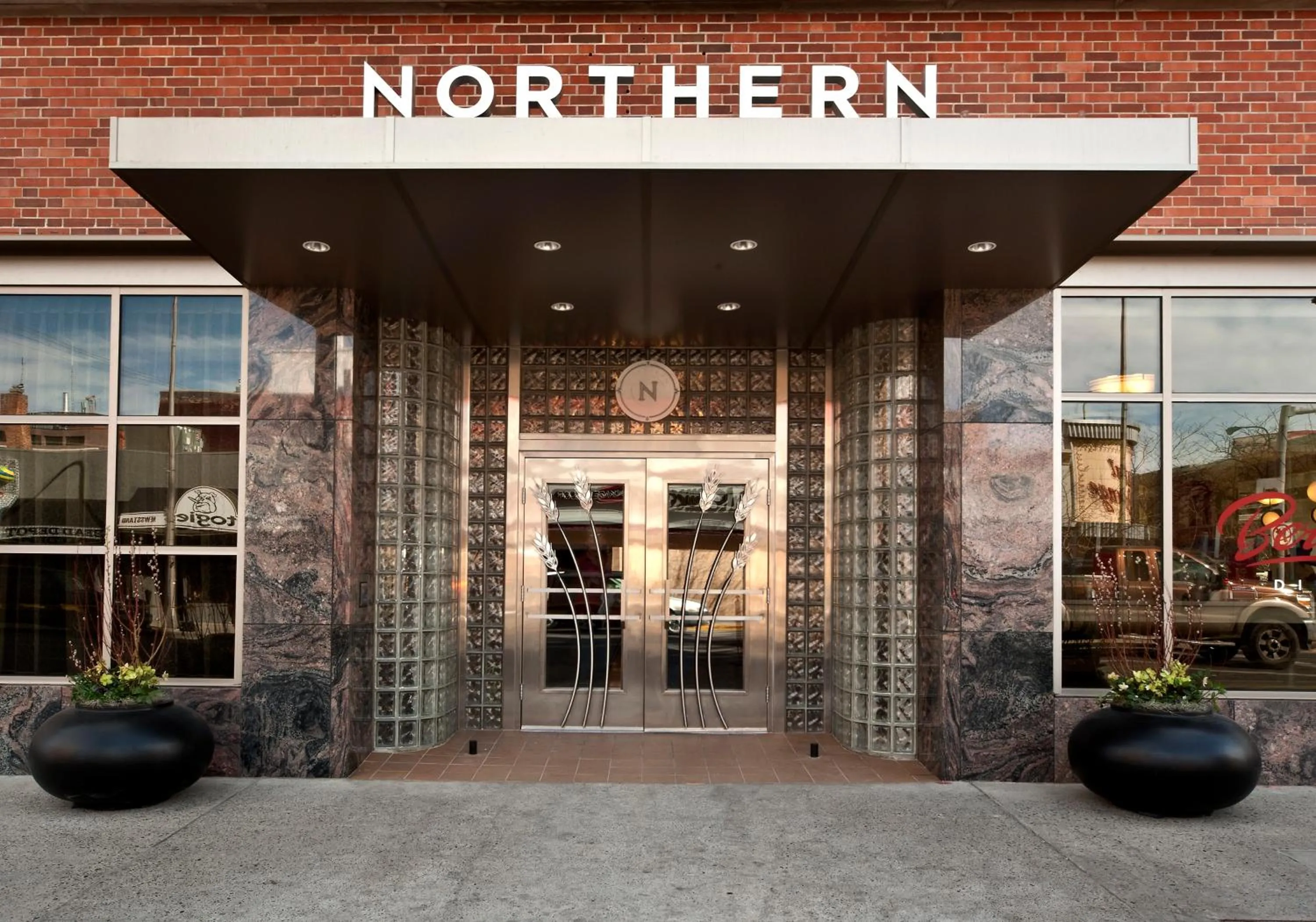 Facade/entrance in Northern Hotel