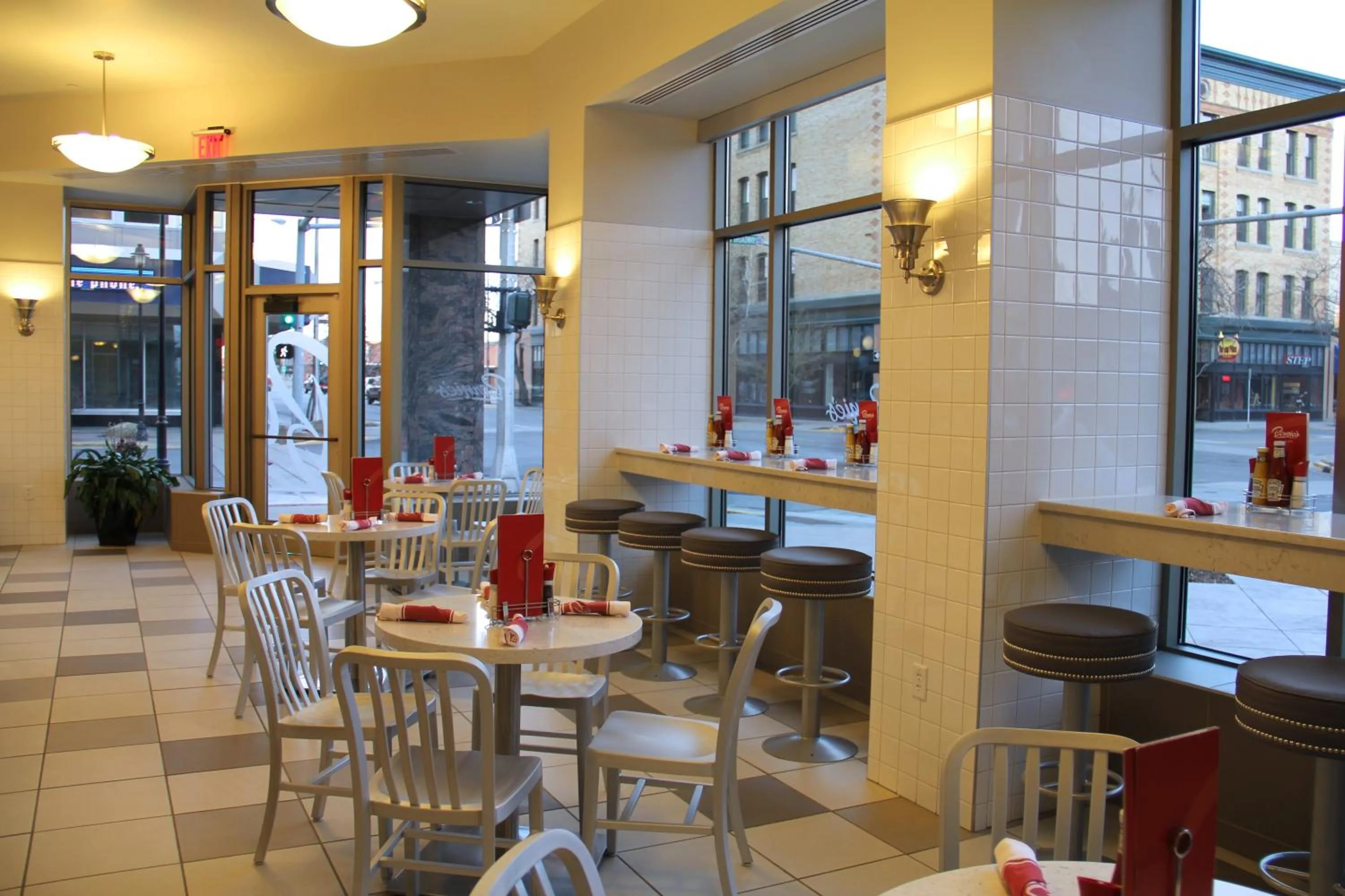 Restaurant/places to eat in Northern Hotel