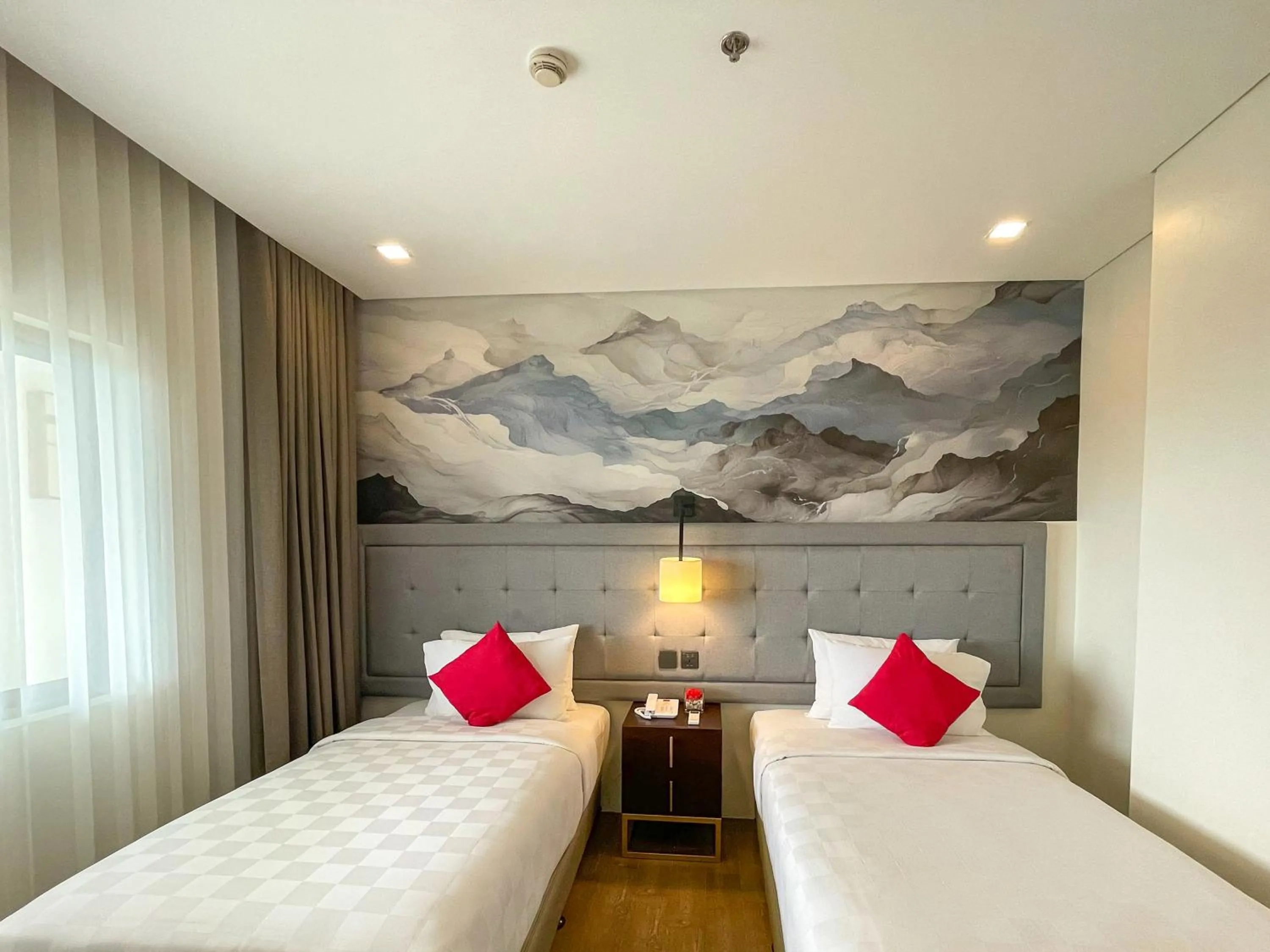 Bed in Summit Ridge Tagaytay - Newly Renovated